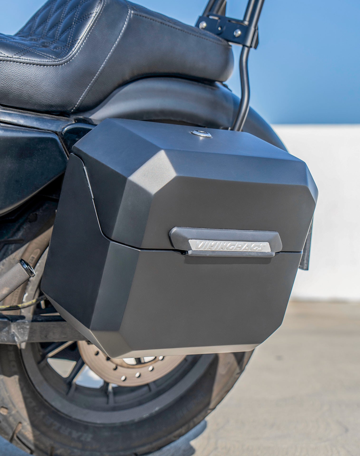 20L - Outlaw Quick-Mount Small Harley Sportster 883 Iron XL883N Matte Hard Saddlebags Lifestyle