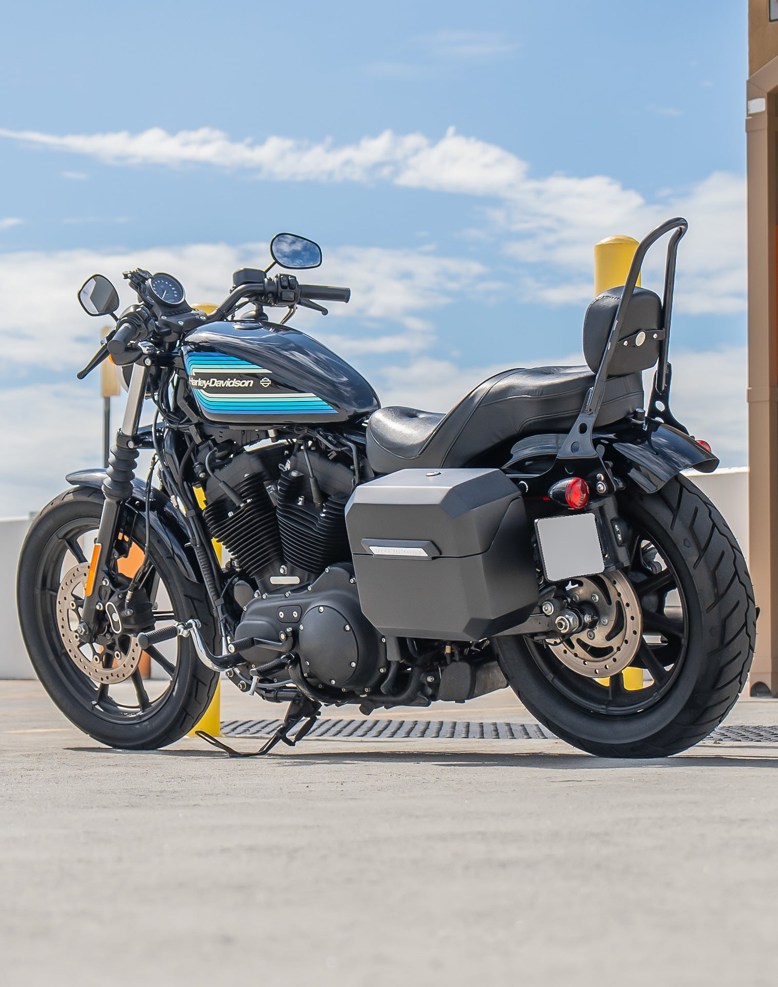 20L - Outlaw Quick-Mount Small Harley Sportster Iron 1200 Matte Hard Saddlebags Lifestyle 1