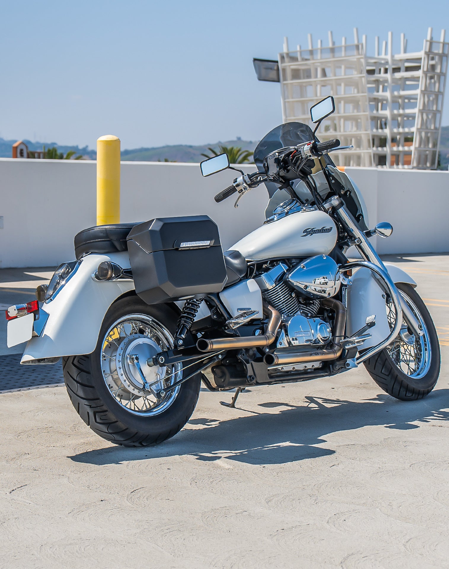 20L - Outlaw Quick-Mount Small Honda 750 Shadow Aero Matte Hard Saddlebags Life style 1