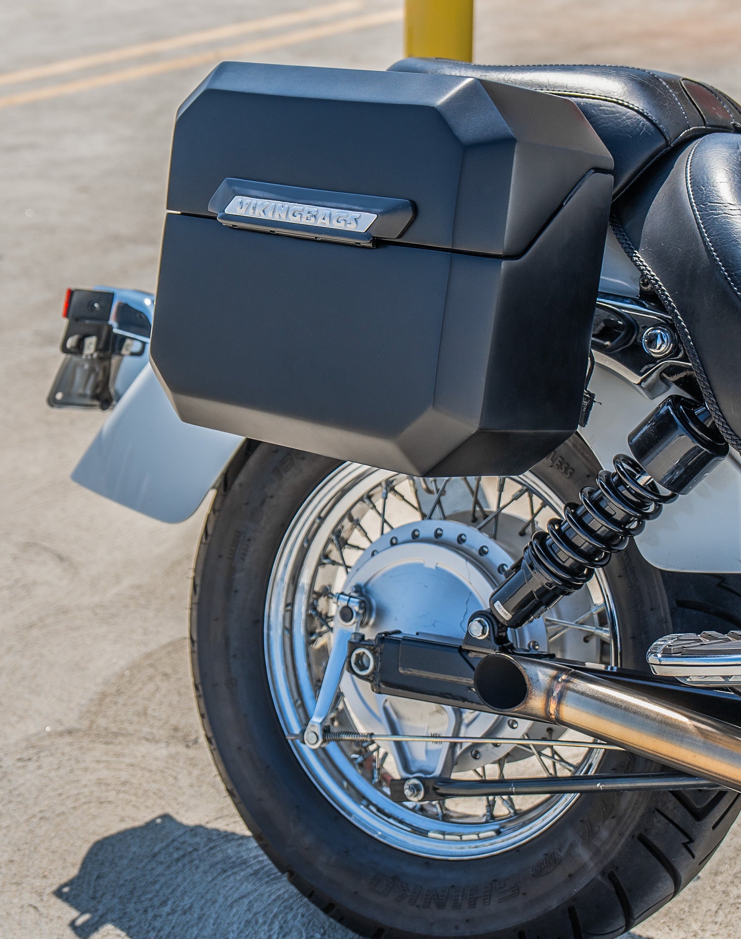 20L - Outlaw Quick-Mount Small Honda 750 Shadow Aero Matte Hard Saddlebags Life style 3