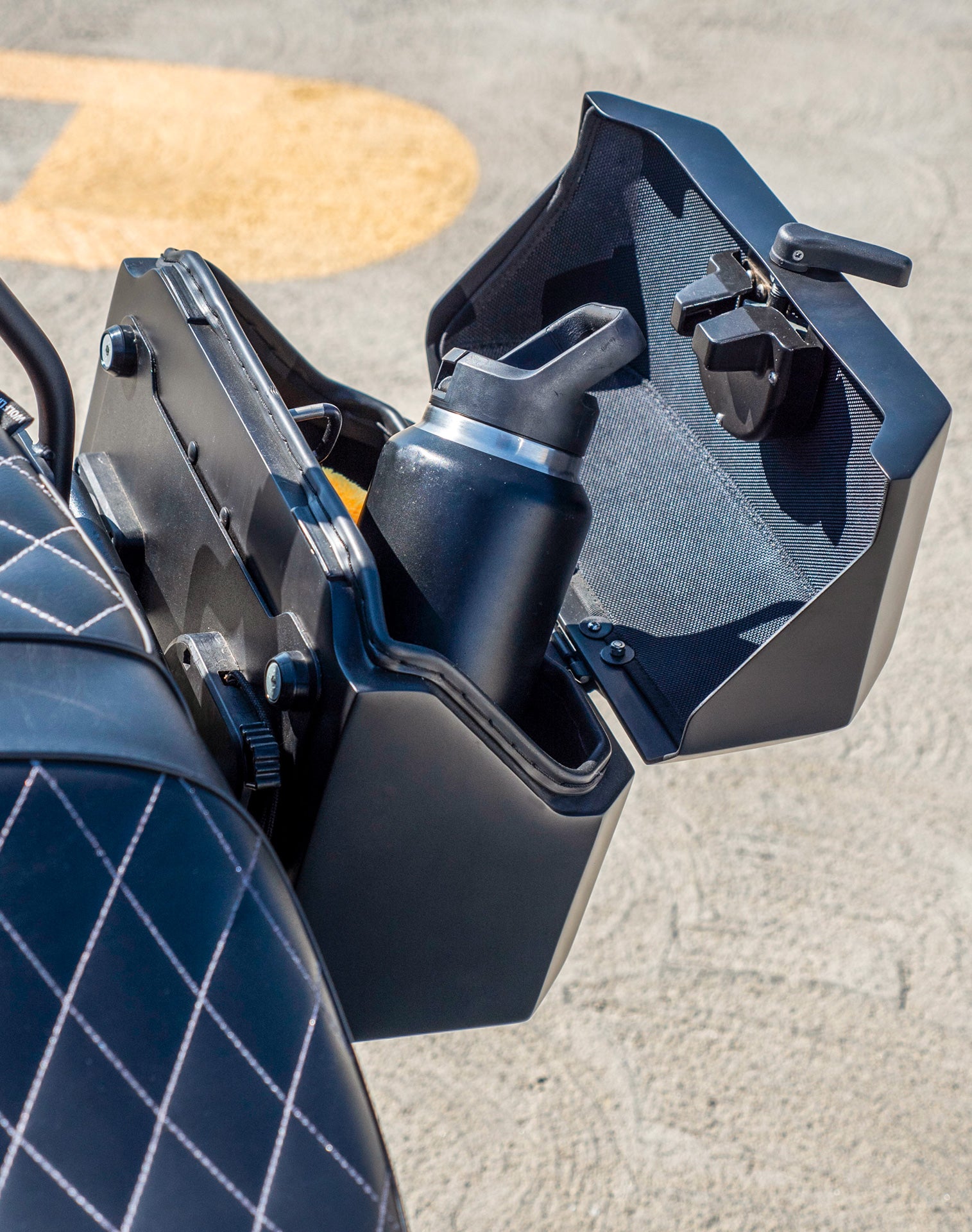 20L - Outlaw Quick-Mount Small Honda Rebel 1100 Matte Hard Saddlebags Life style 3