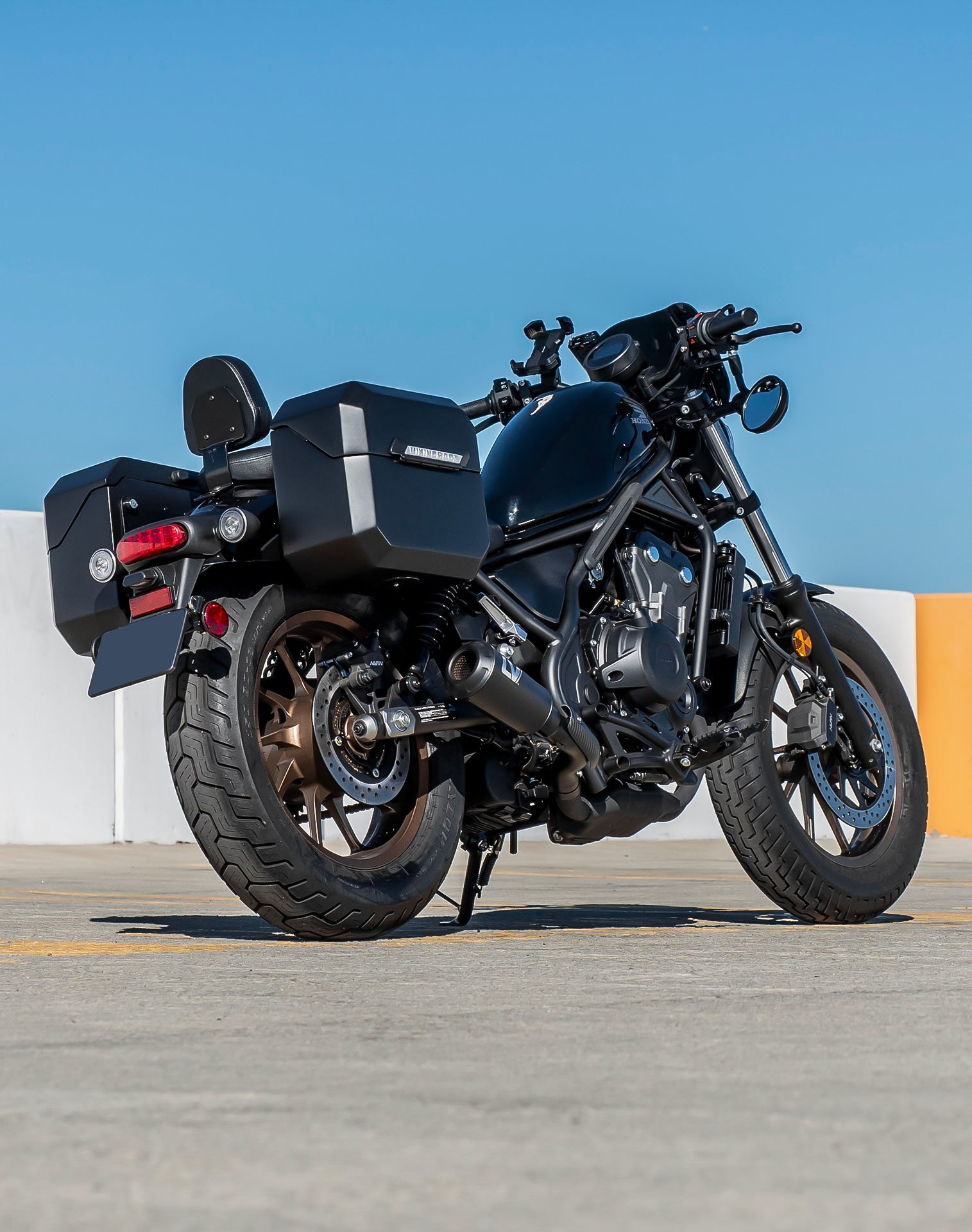 20L - Outlaw Quick-Mount Small Honda Rebel 300 Matte Hard Saddlebags Life style 1