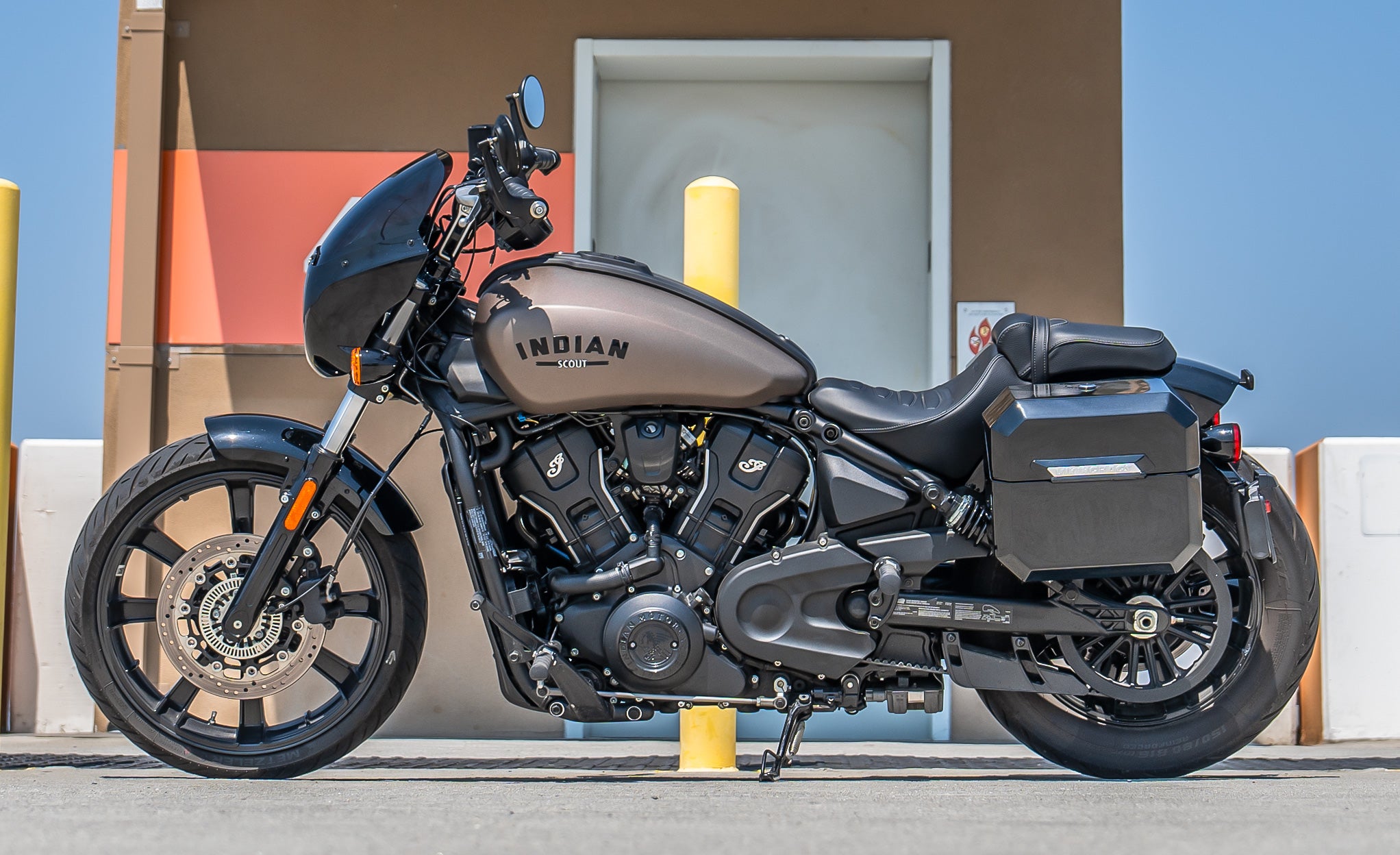 20L - Outlaw Quick-Mount Small Indian Scout Bobber Painted Hard Saddlebags Life Style Photo @expand