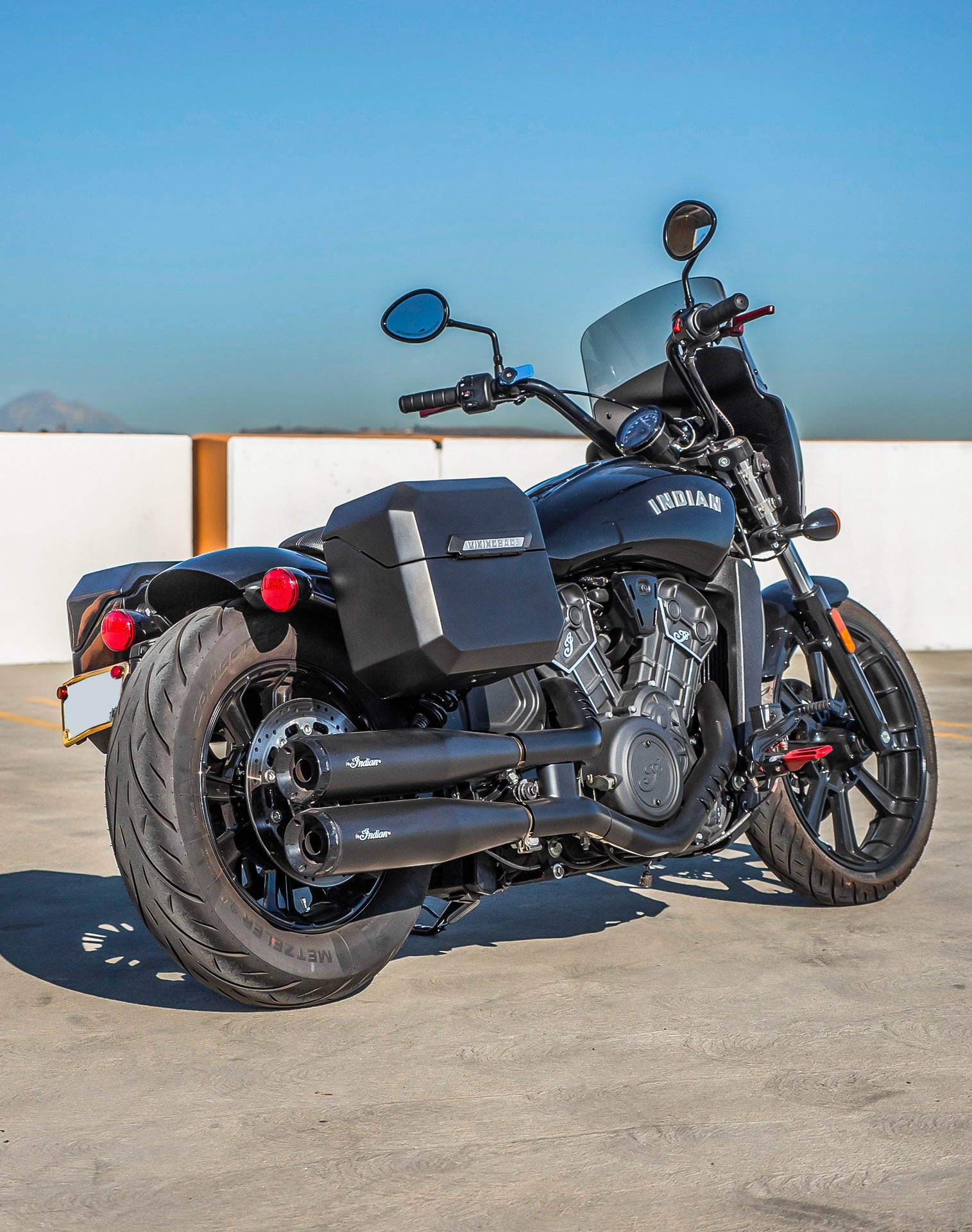 20L - Outlaw Quick-Mount Small Indian Scout Bobber Sixty Matte Hard Saddlebags Life style 1