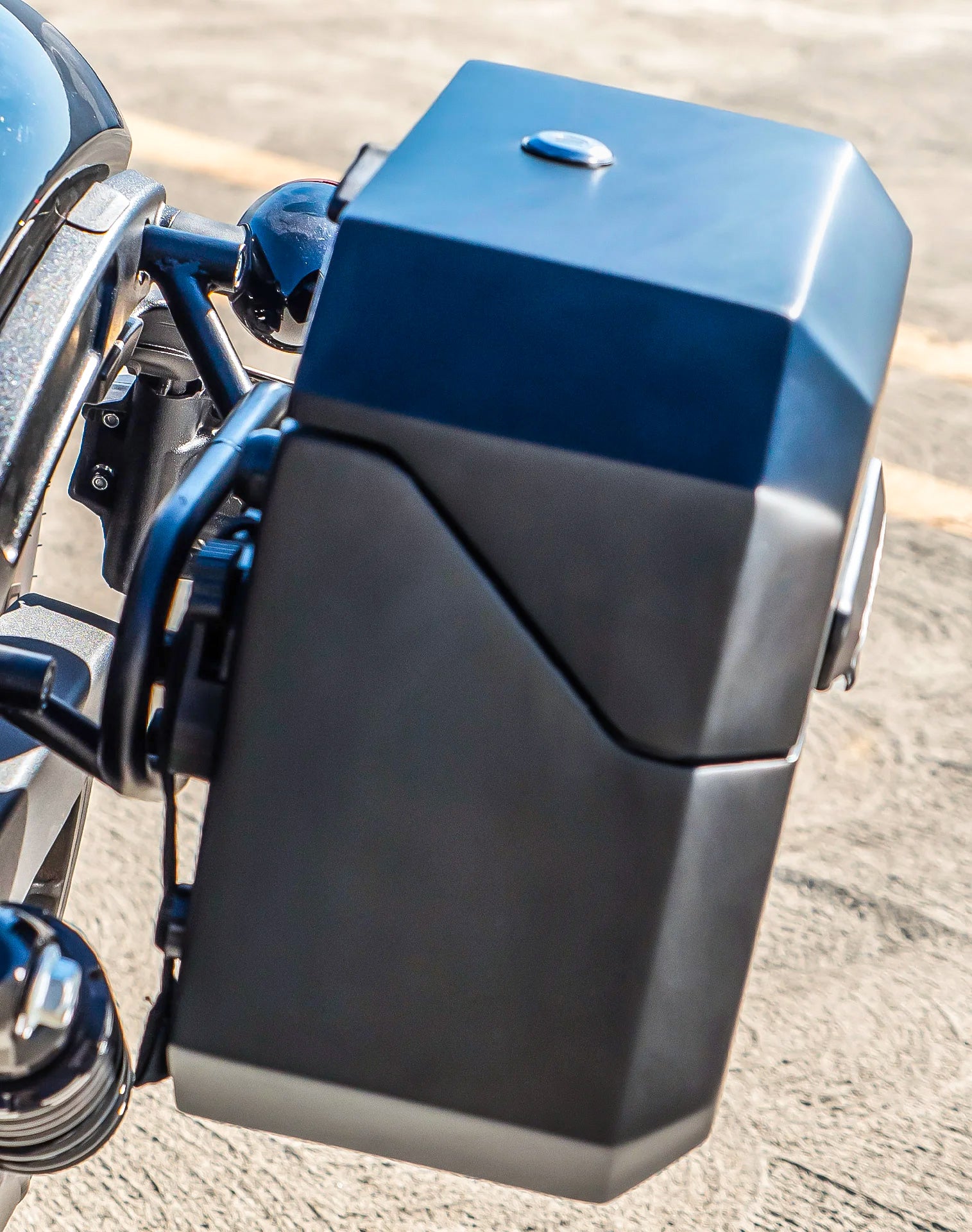 20L - Outlaw Quick-Mount Small Indian Scout Rogue Matte Hard Saddlebags Vertical Lifestyle
