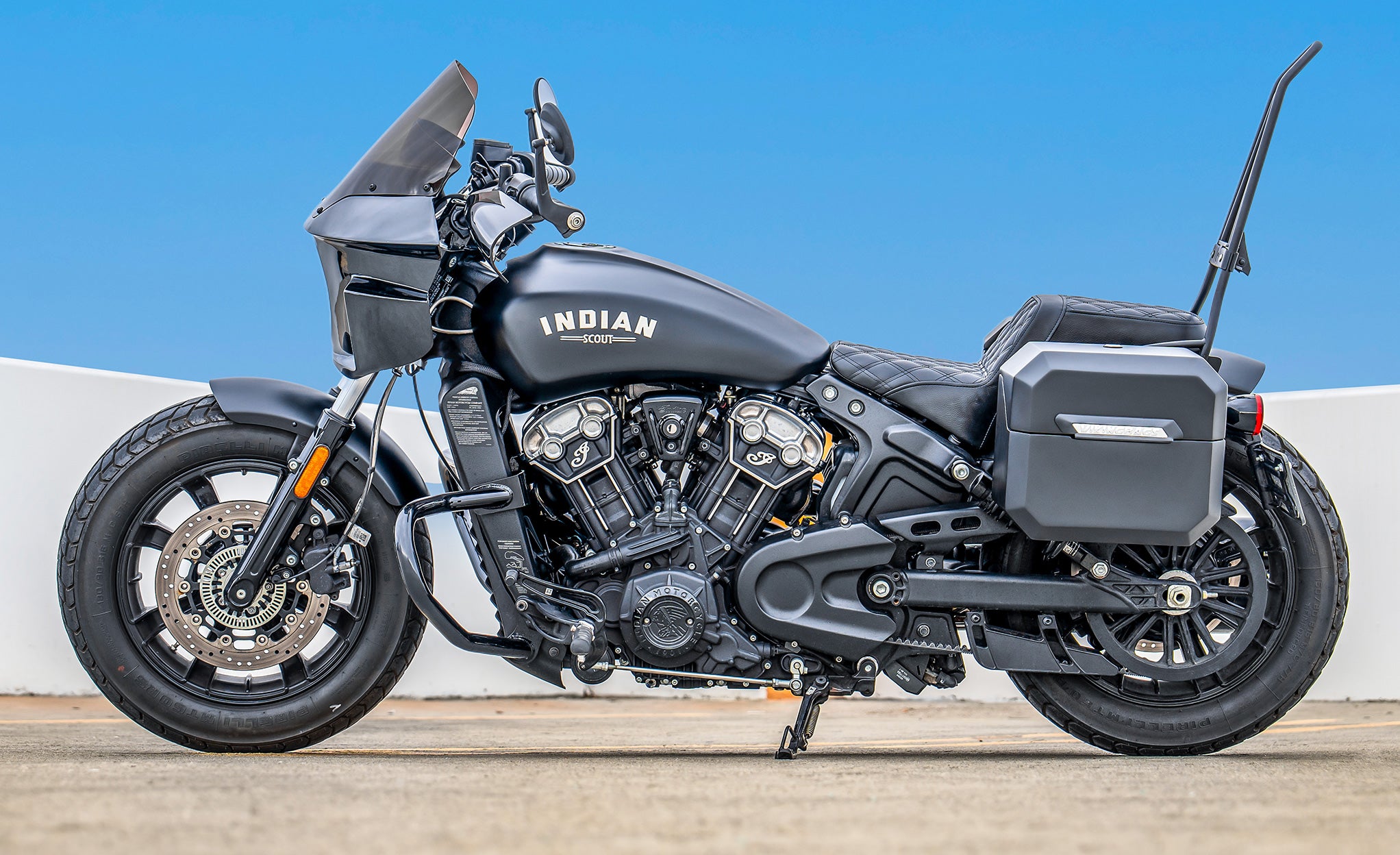 20L - Outlaw Quick-Mount Small Indian Scout Rogue Matte Hard Saddlebags Lifestyle @expand