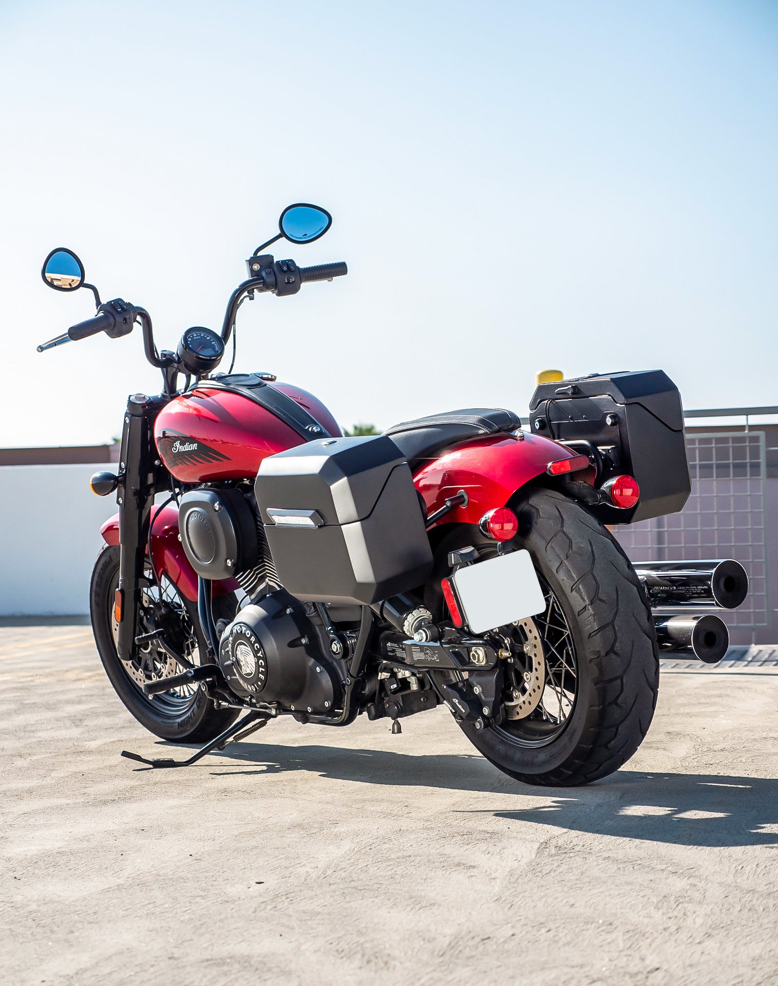 20L - Outlaw Quick-Mount Small Indian Sport Chief Matte Hard Saddlebags Life style 1