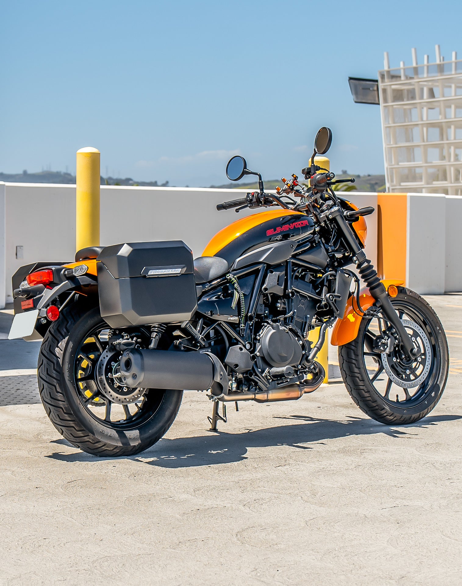 20L - Outlaw Quick-Mount Small Kawasaki Eliminator 450 Matte Hard Saddlebags Life style 1