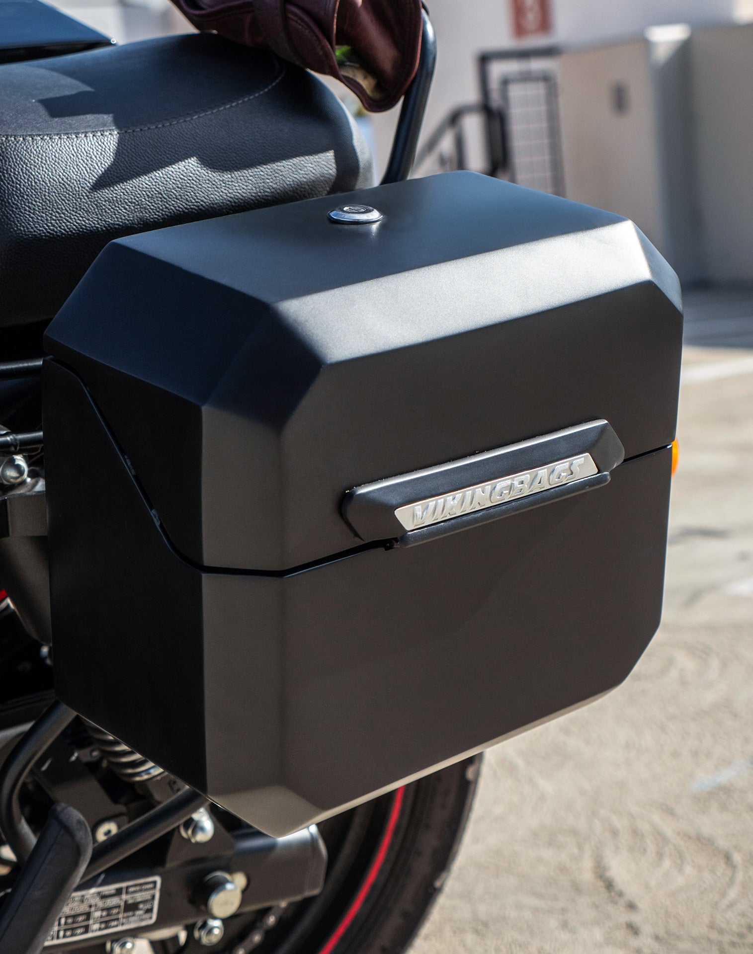 20L - Outlaw Quick-Mount Small Royal Enfield Classic 350 Matte Hard Saddlebags Life style 2