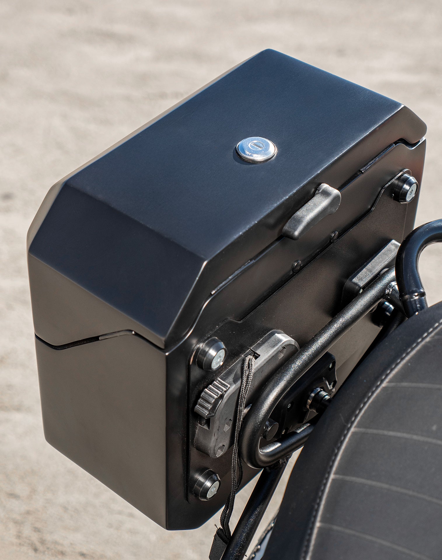 20L - Outlaw Quick-Mount Small Royal Enfield Scram 411 Matte Hard Saddlebags Life style 4