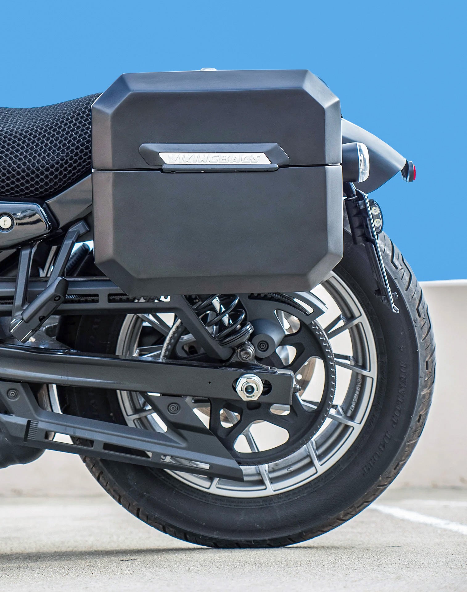 20L - Outlaw Quick-Mount Small Harley Nightster RH975/S Matte Saddlebags Lifestyle