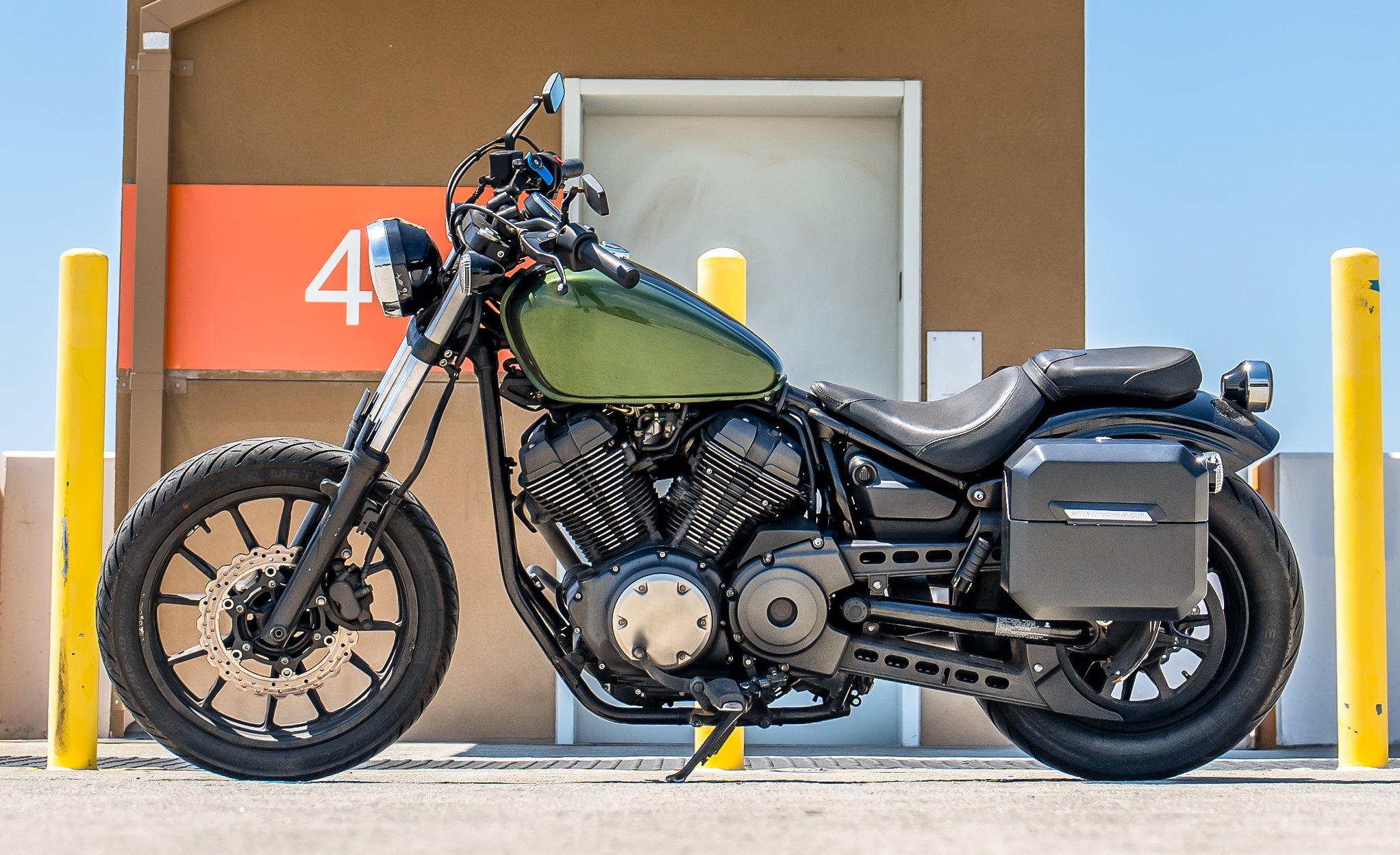 20L - Outlaw Quick-Mount Small Yamaha Bolt Specific Matte Hard Saddlebags Life Style Photo @expand