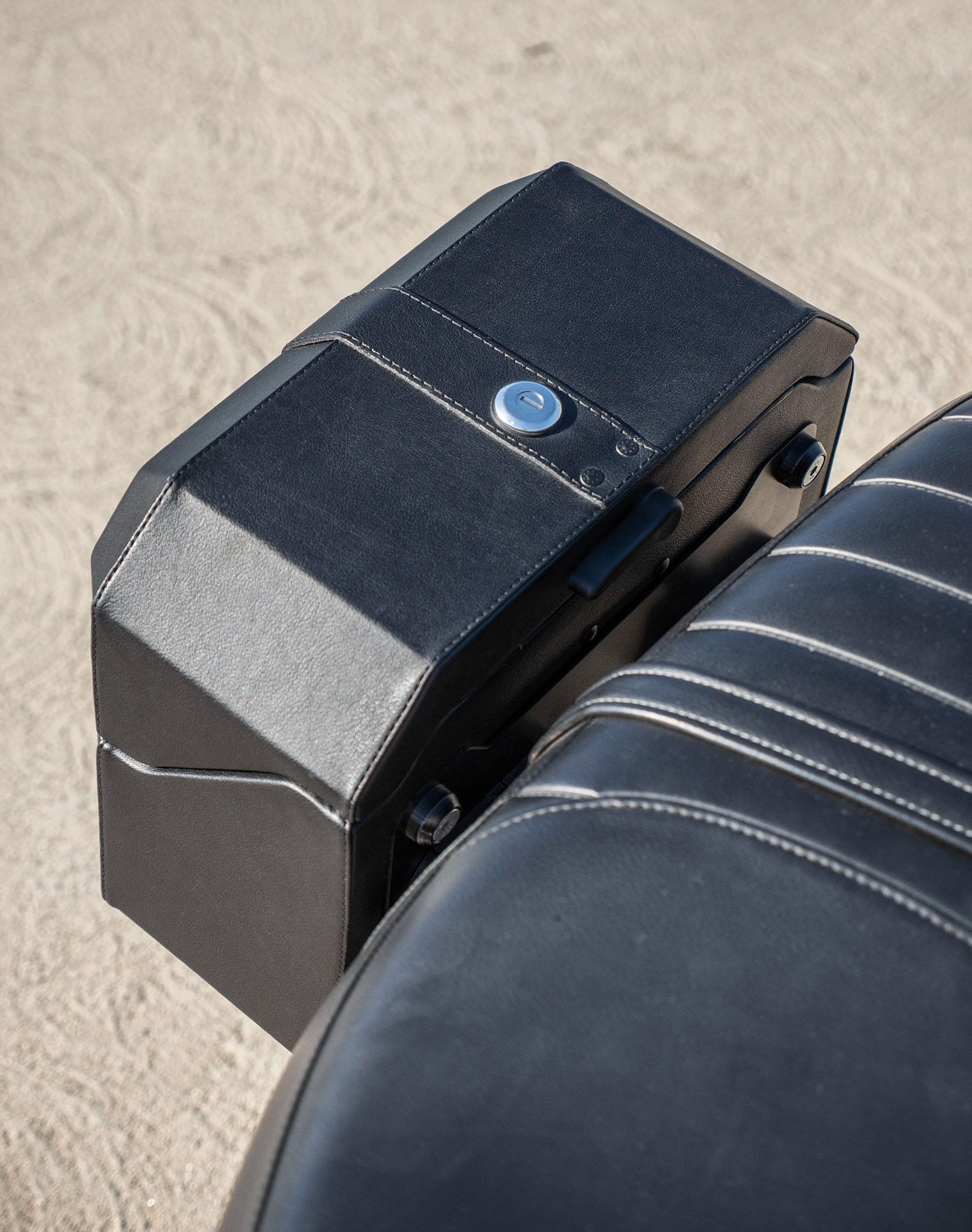 20L - Outlaw Quick-Mount Small Triumph Speed Twin 900 Leather Wrapped Hard Saddlebags Life Style 3