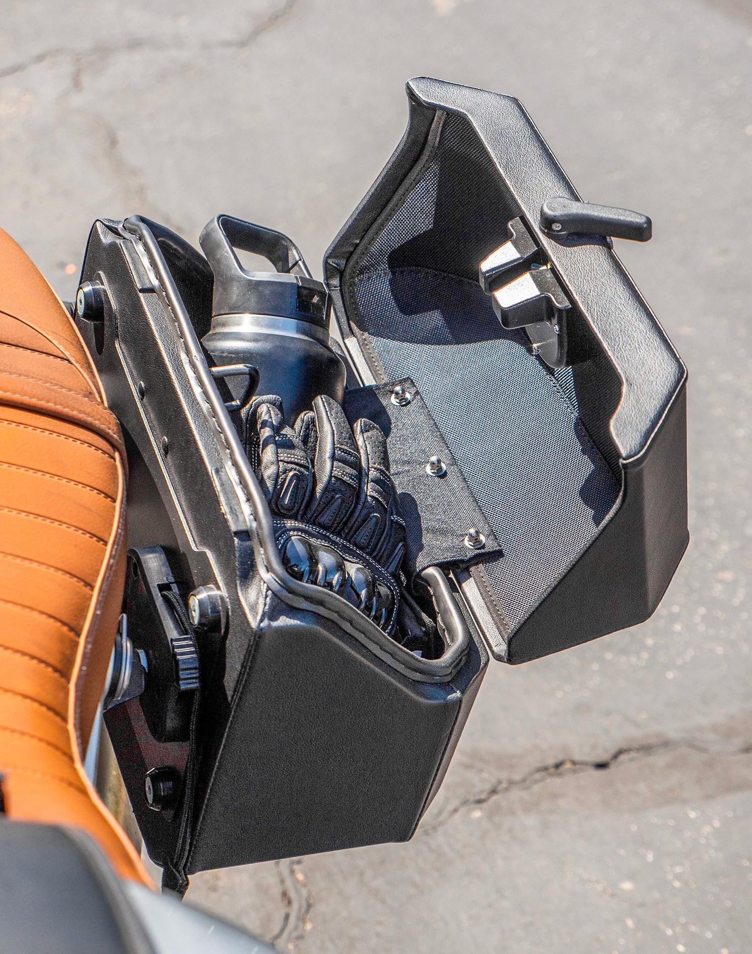 20L - Outlaw Quick-Mount Small BMW R nineT Pure/Racer/GS 2014+ Leather Wrapped Hard Saddlebags Life Style 3