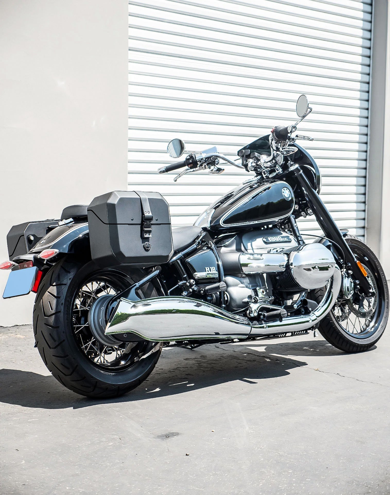 20L - Outlaw Quick-Mount Small BMW R18 Leather Wrapped Hard Saddlebags Life Style 1