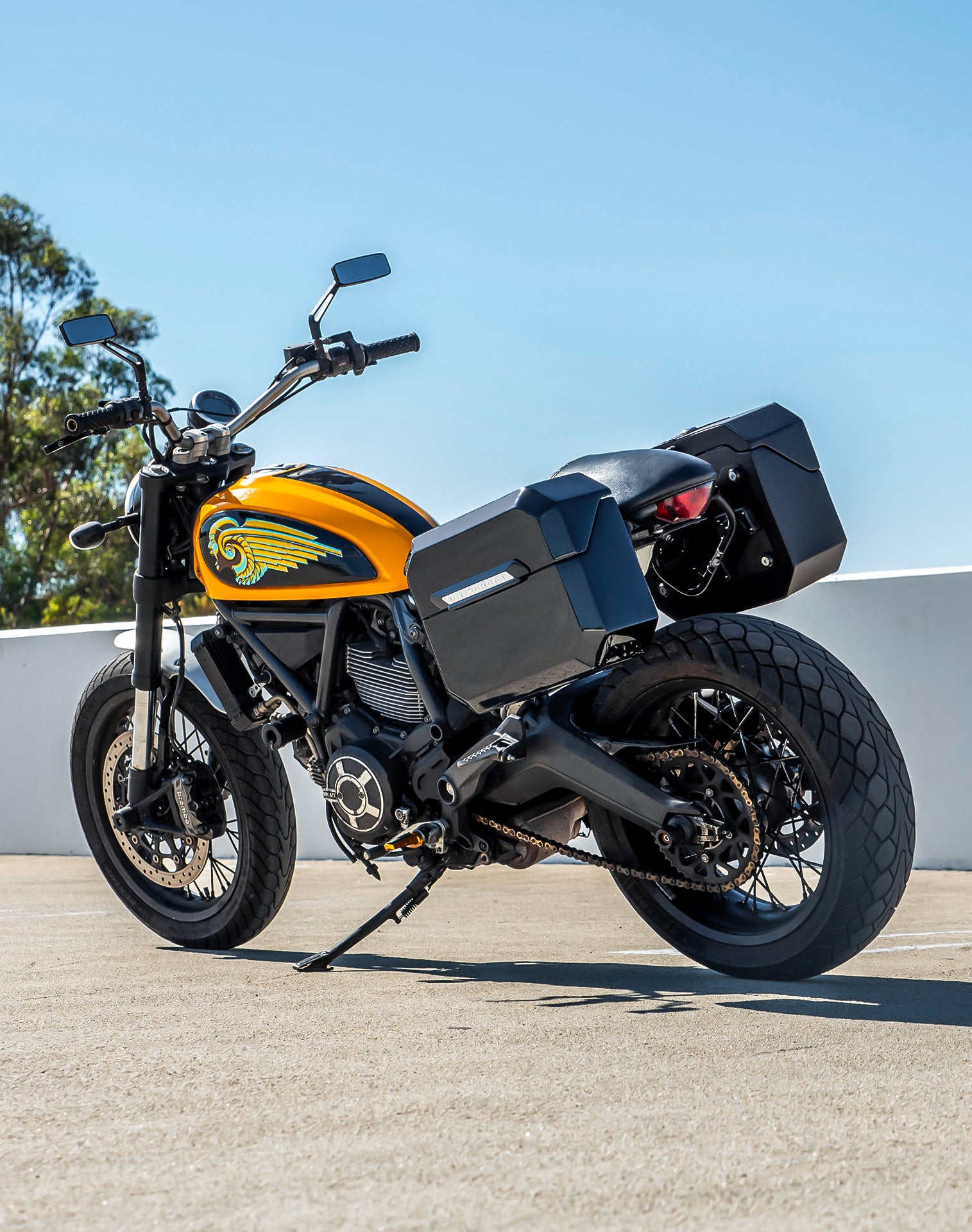 20L - Outlaw Quick-Mount Small Ducati Scrambler (2014-17) Painted Hard Saddlebags Life style 1