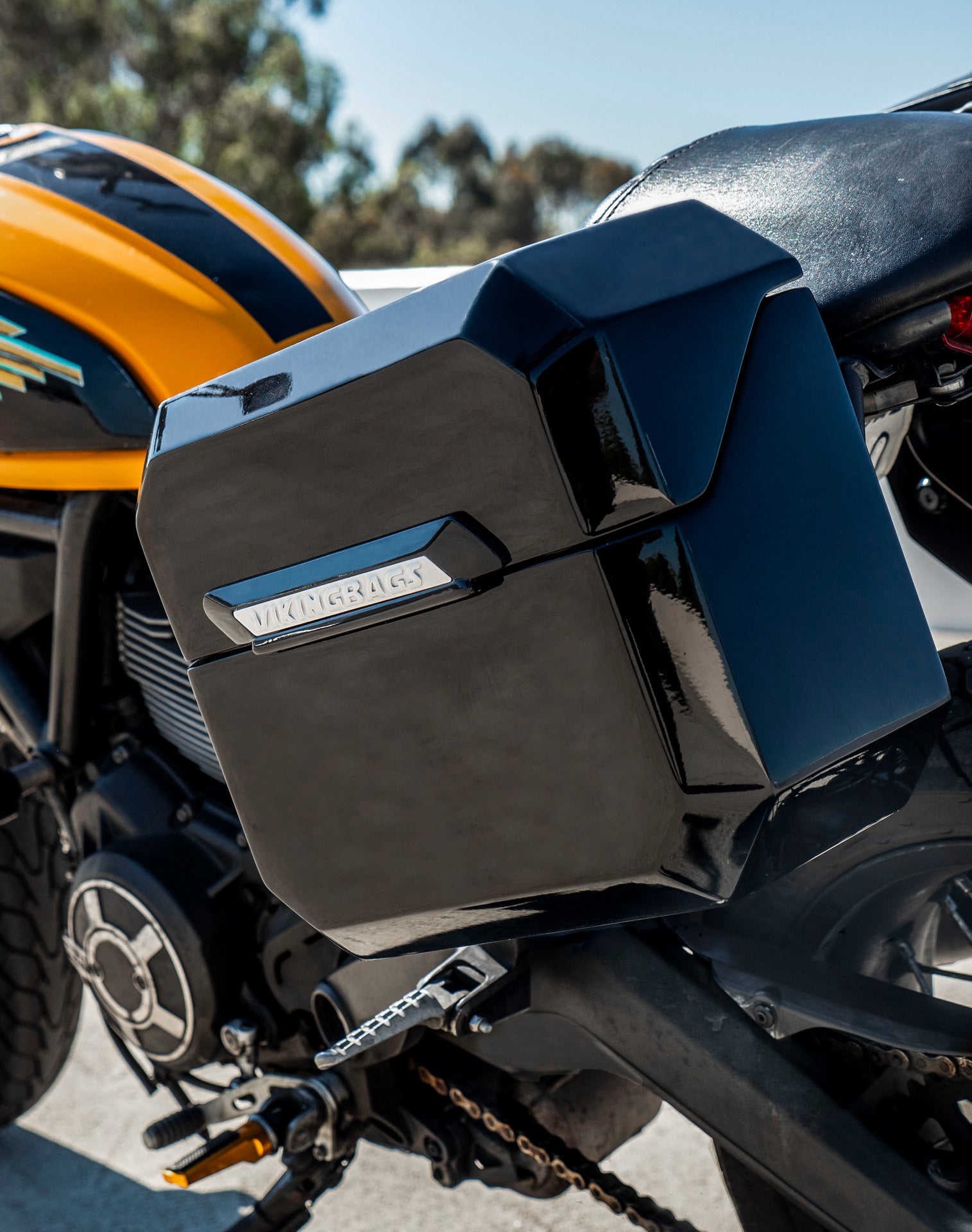 20L - Outlaw Quick-Mount Small Ducati Scrambler (2014-17) Painted Hard Saddlebags Life style 2
