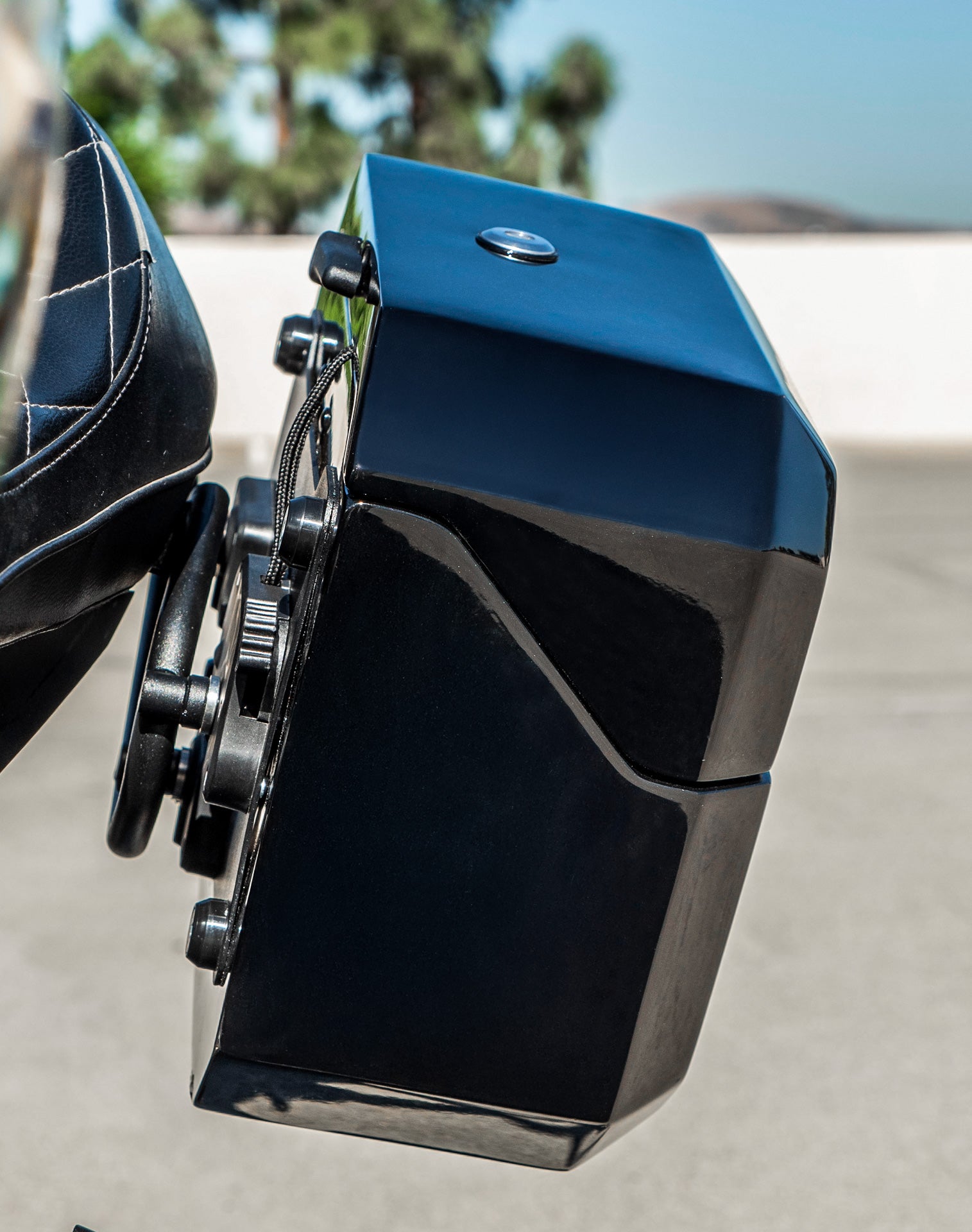 20L - Outlaw Quick-Mount Small Ducati Scrambler (2014-17) Painted Hard Saddlebags Life style 3