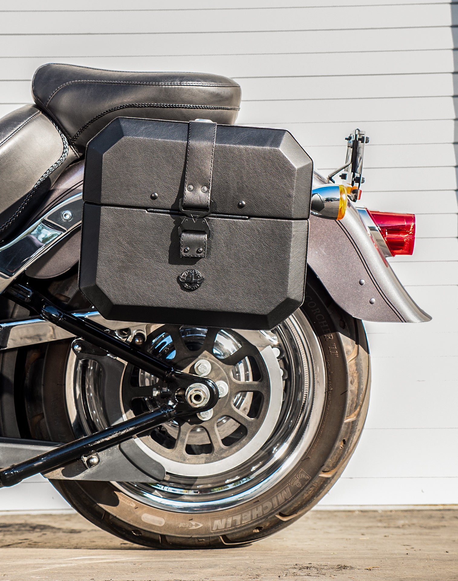 20L - Outlaw Quick-Mount Small Leather Wrapped Hard Saddlebags for Harley Softail Fat Boy FLSTF/I Life style 2