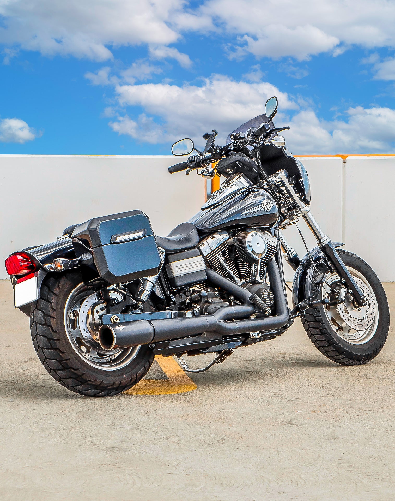 20L - Outlaw Quick-Mount Small Harley Dyna Fat Bob FXDF Painted Hard Saddlebags Life style 1