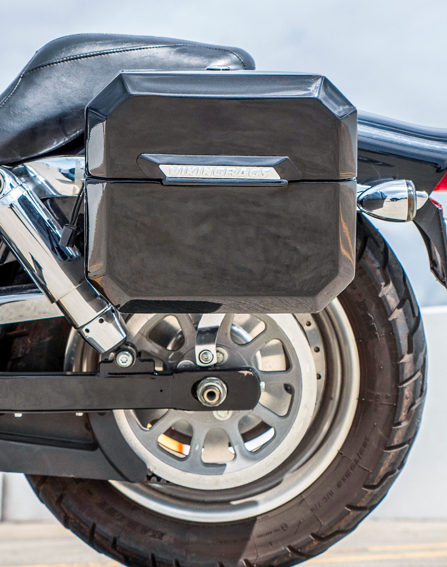 20L - Outlaw Quick-Mount Small Harley Dyna Fat Bob FXDF Painted Hard Saddlebags Life style 2