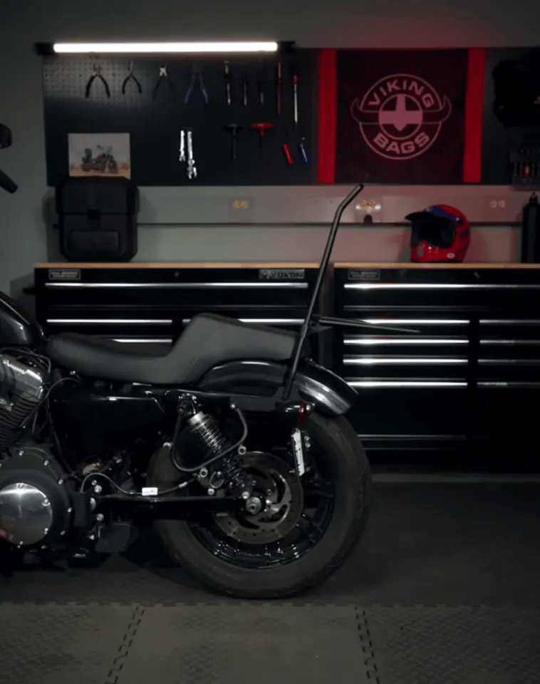 20L - Outlaw Quick-Mount Small Harley Dyna Super Glide FXD Leather Wrapped Hard Saddlebags GIF