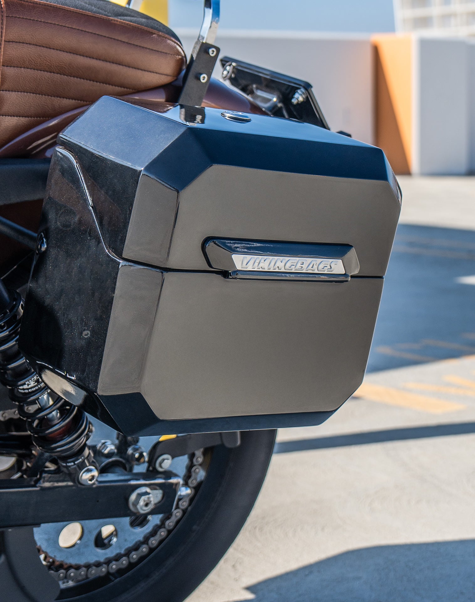 20L - Outlaw Quick-Mount Small Harley Dyna Super Glide FXD Painted Hard Saddlebags Lifestyle