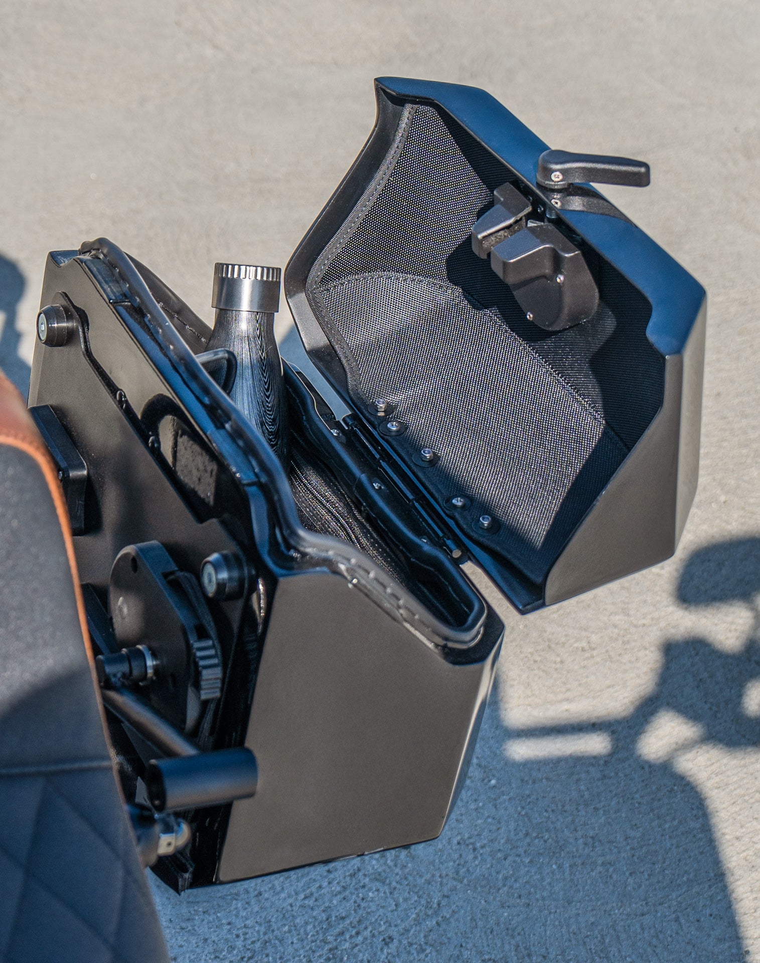 20L - Outlaw Quick-Mount Small Harley Dyna Super Glide FXD Painted Hard Saddlebags Lifestyle