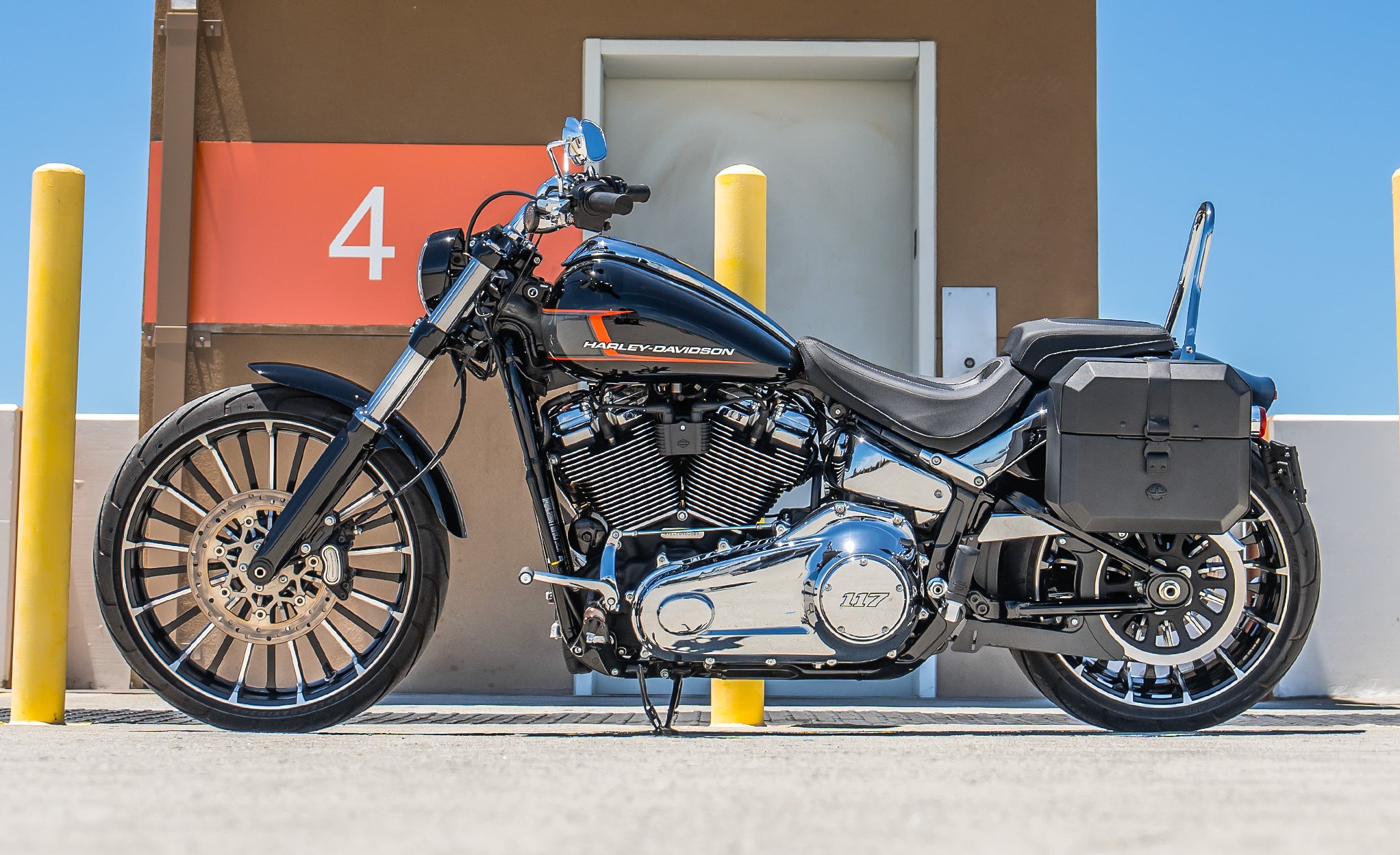 20L - Outlaw Quick-Mount Small Harley Softail Breakout FXBR/S Leather Wrapped Hard Saddlebags Lifestyle @expand