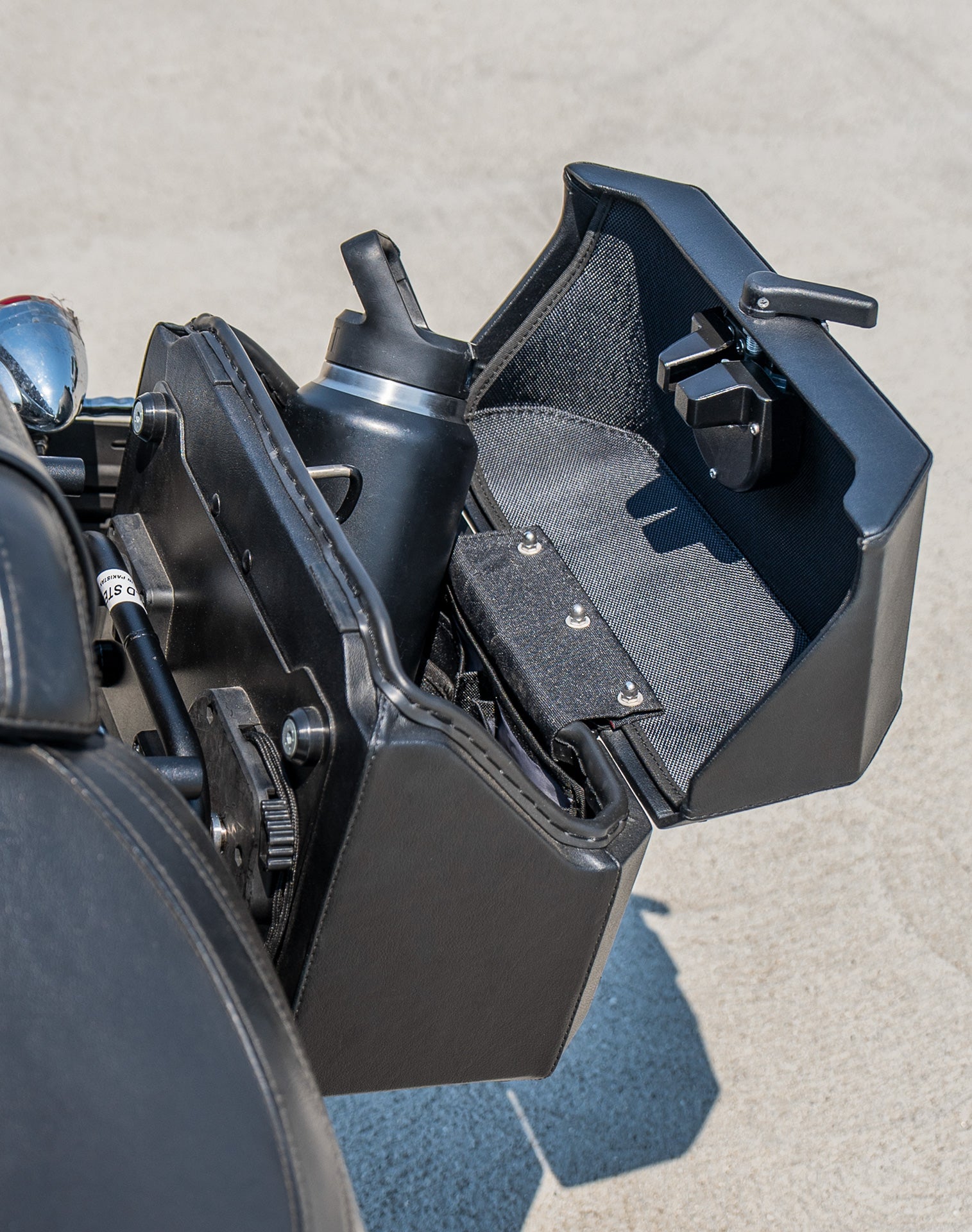 20L - Outlaw Quick-Mount Small Harley Softail Fat Boy FLFB/S Leather Wrapped Hard Saddlebags Lifestyle 4