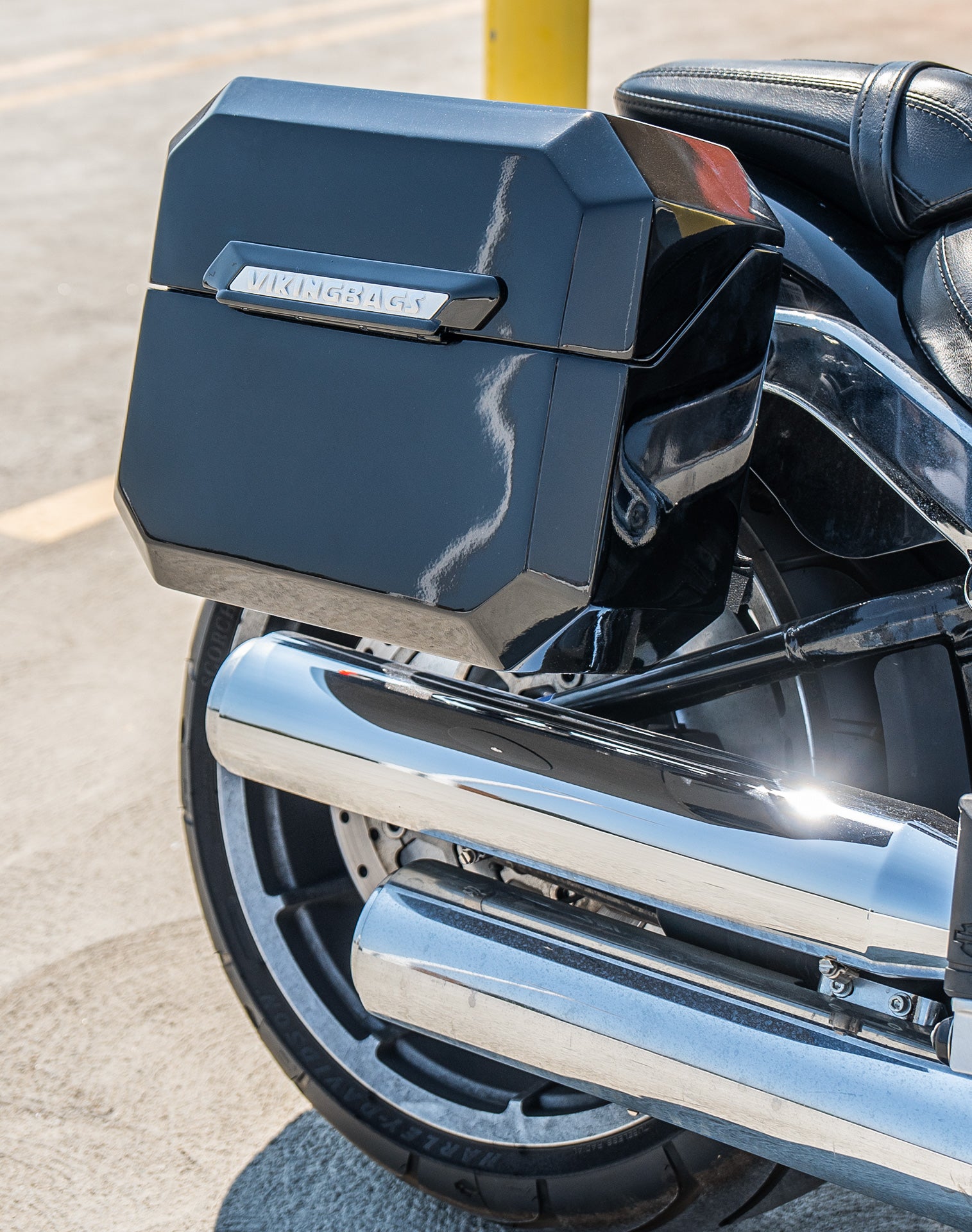 20L - Outlaw Quick-Mount Small Harley Softail Fat Boy FLFB/S Painted Hard Saddlebags Lifestyle 3