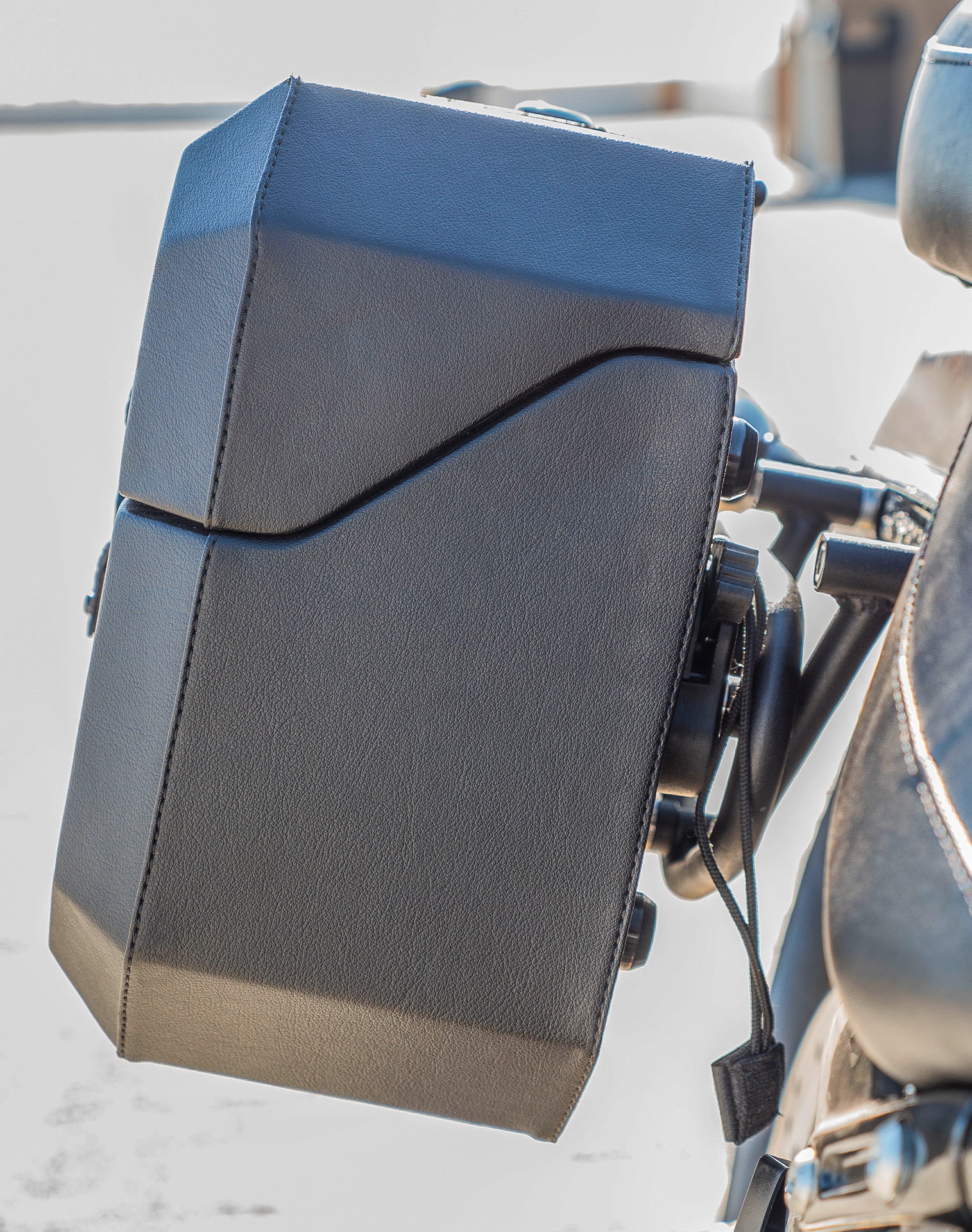 20L - Outlaw Quick-Mount Small Harley Softail Slim FLSL Leather Wrapped Hard Saddlebags Life Style 3