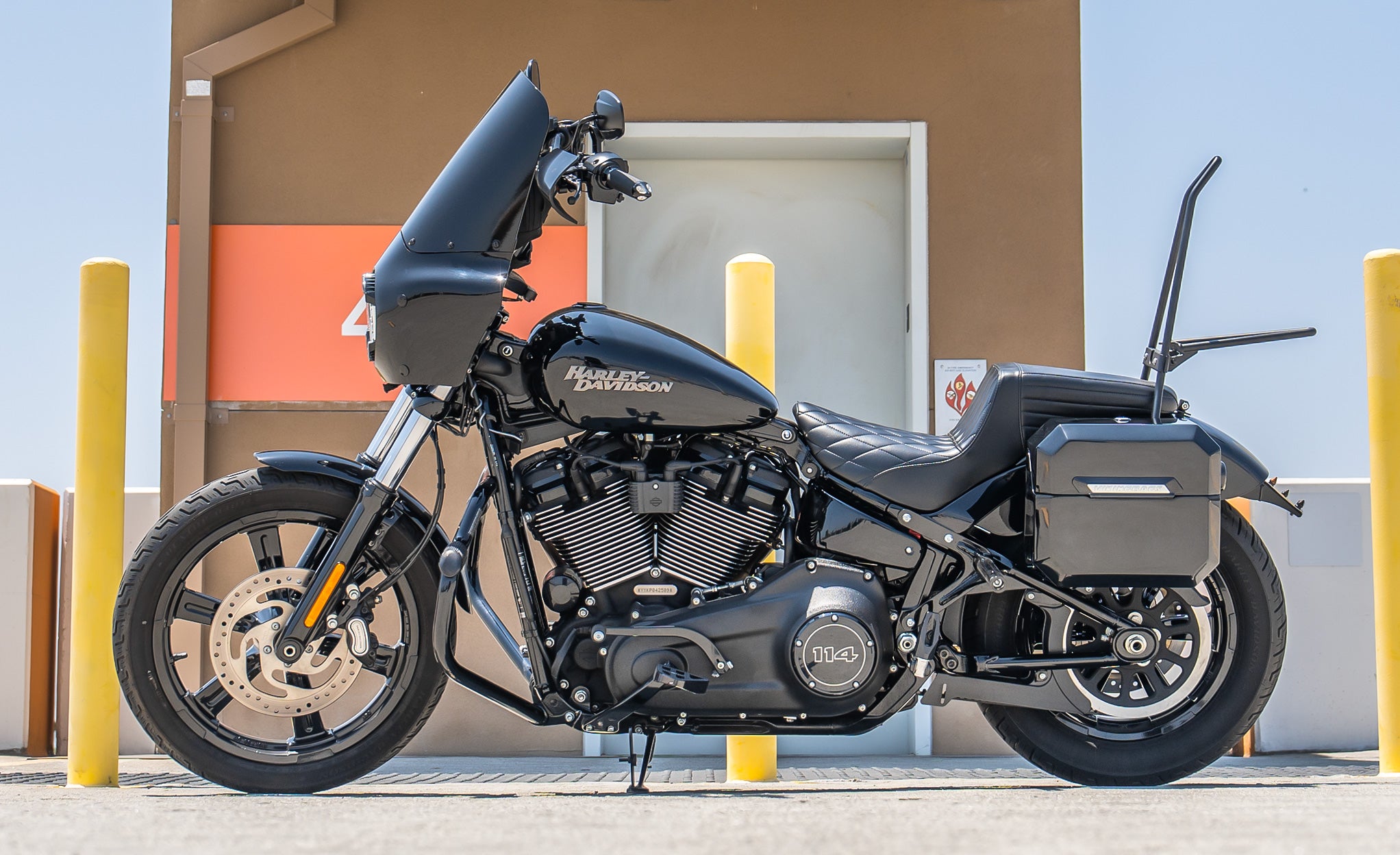 20L - Outlaw Quick-Mount Small Harley Softail Street Bob Painted Hard Saddlebags Life Style Photo @expand