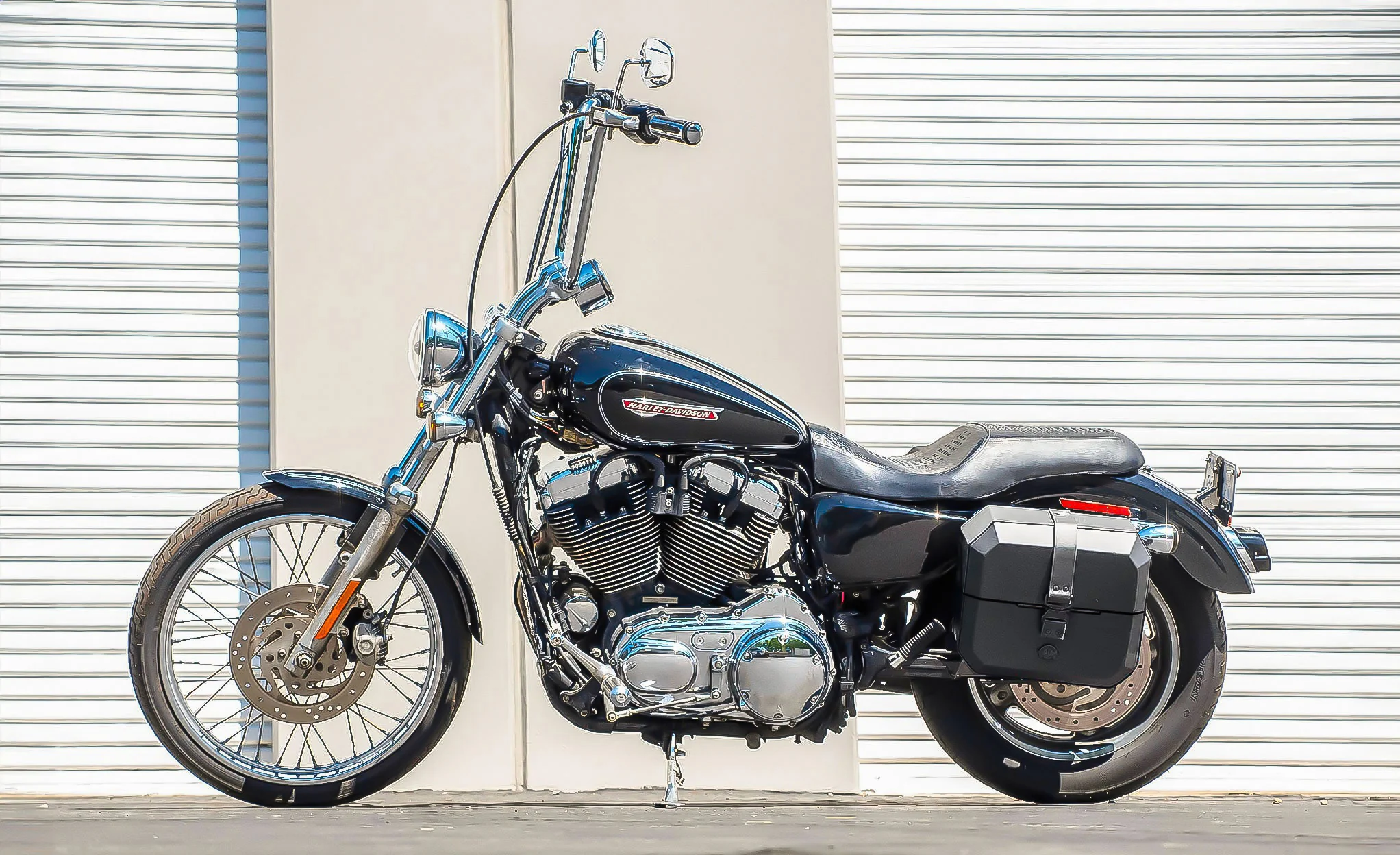 20L - Outlaw Quick-Mount Small Harley Sportster 1200 Custom XL1200C Leather Wrapped Hard Saddlebags Life Style Photo @expand