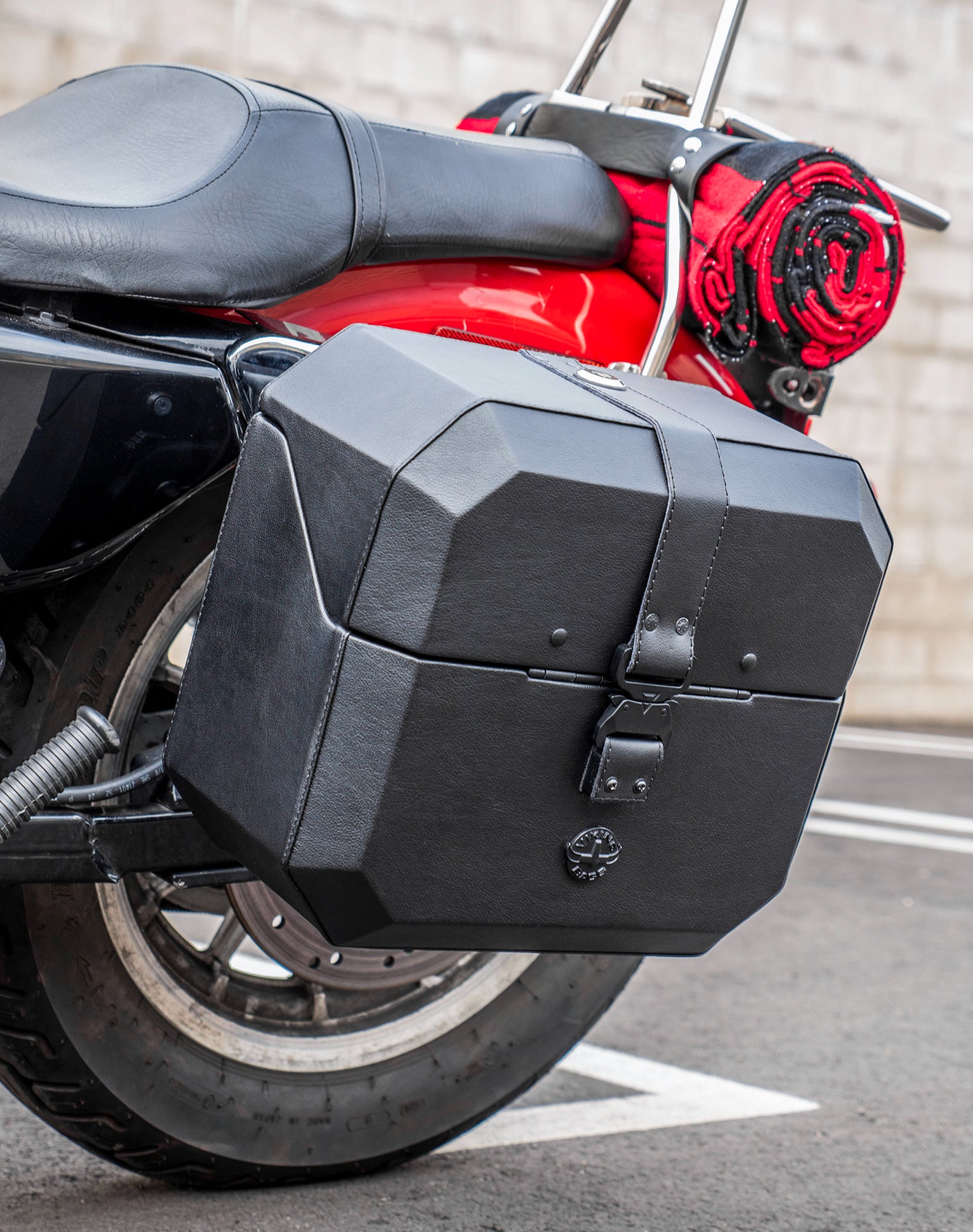 20L - Outlaw Quick-Mount Small Harley Sportster 1200 Low XL1200L Leather Wrapped Hard Saddlebags Life Style 2