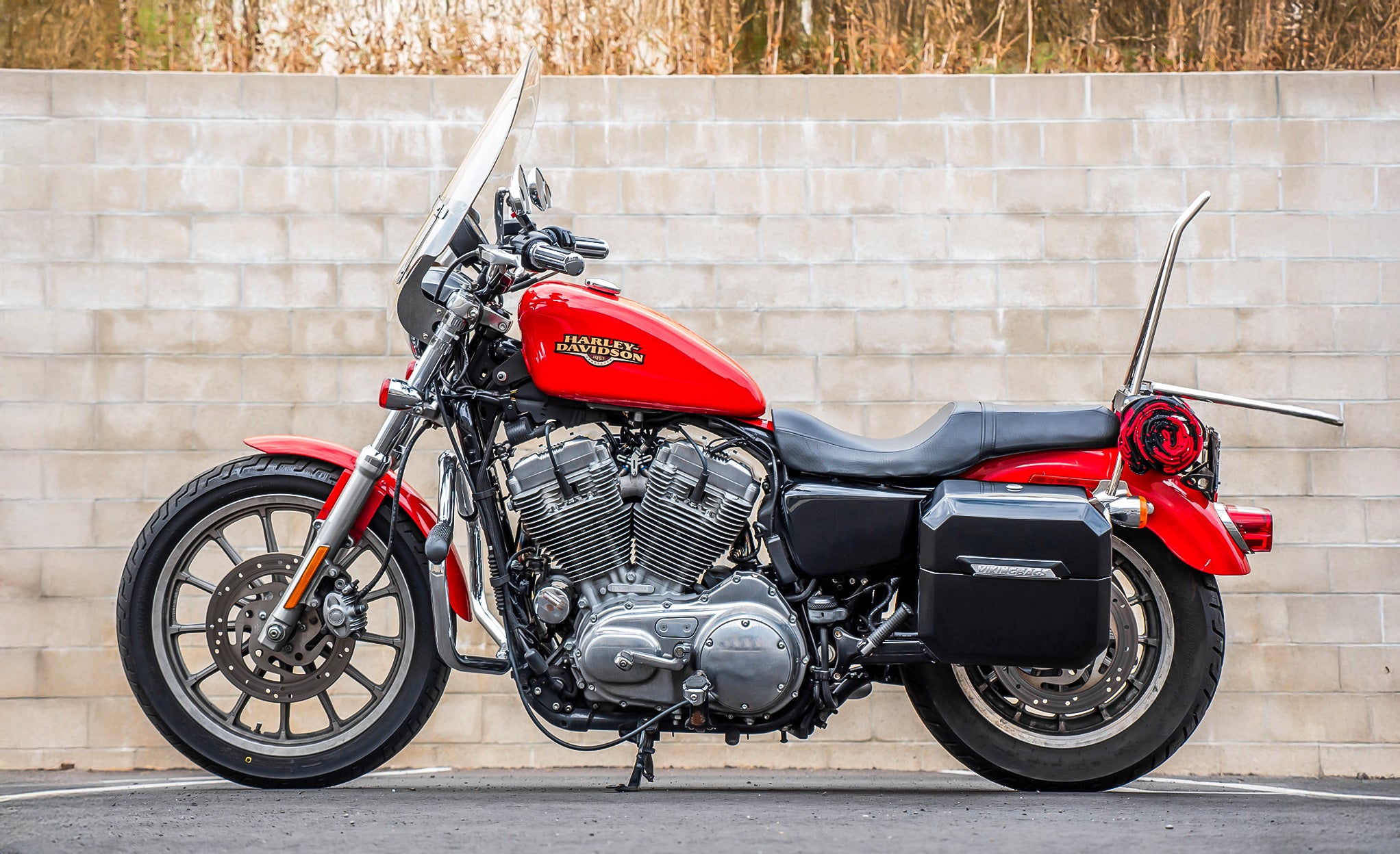 20L - Outlaw Quick-Mount Small Harley Sportster 1200 Low XL1200L Painted Hard Saddlebags Life Style Photo @expand