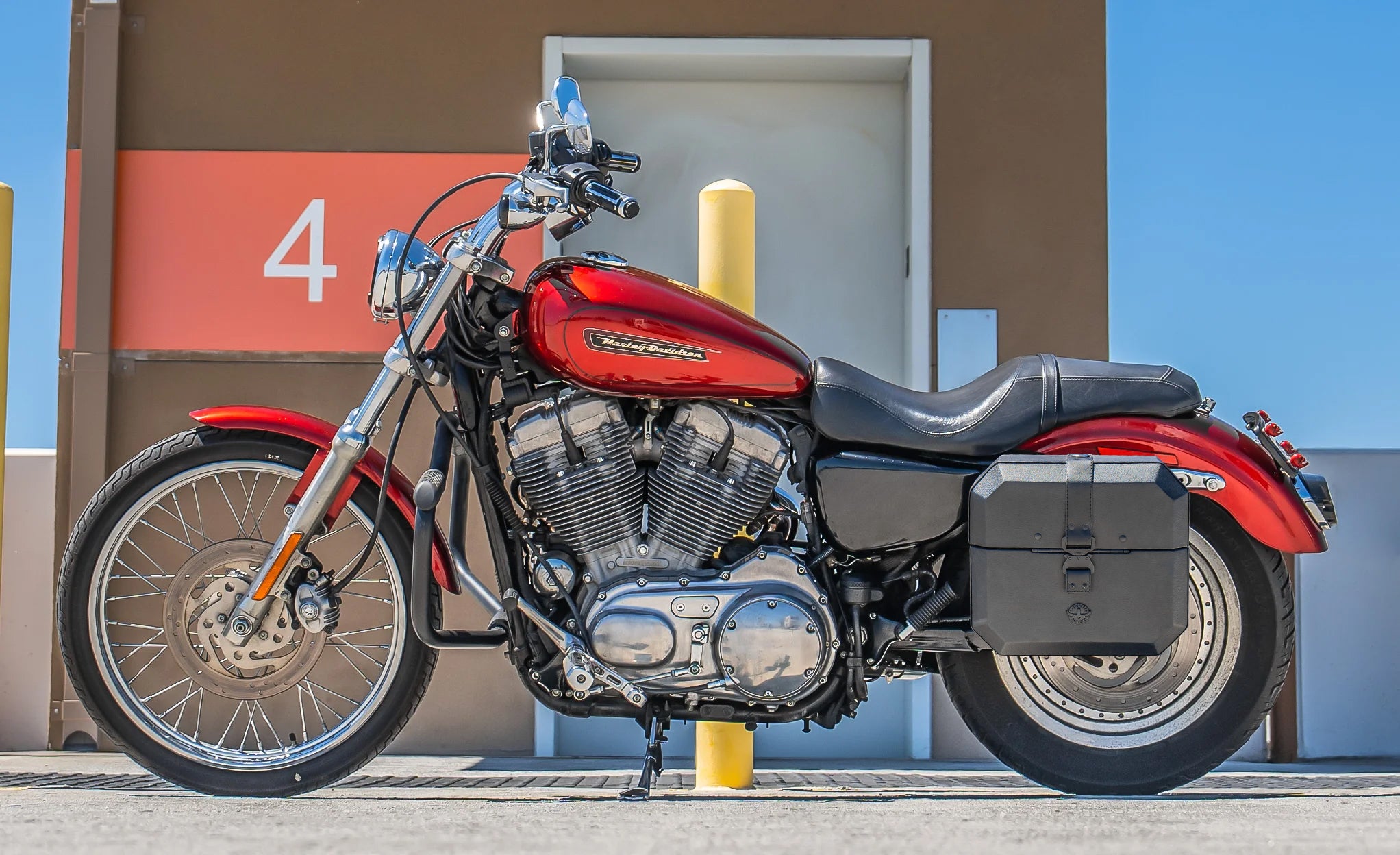 20L - Outlaw Quick-Mount Small Harley Sportster 883 Custom XL883C Leather Wrapped Hard Saddlebags @expand