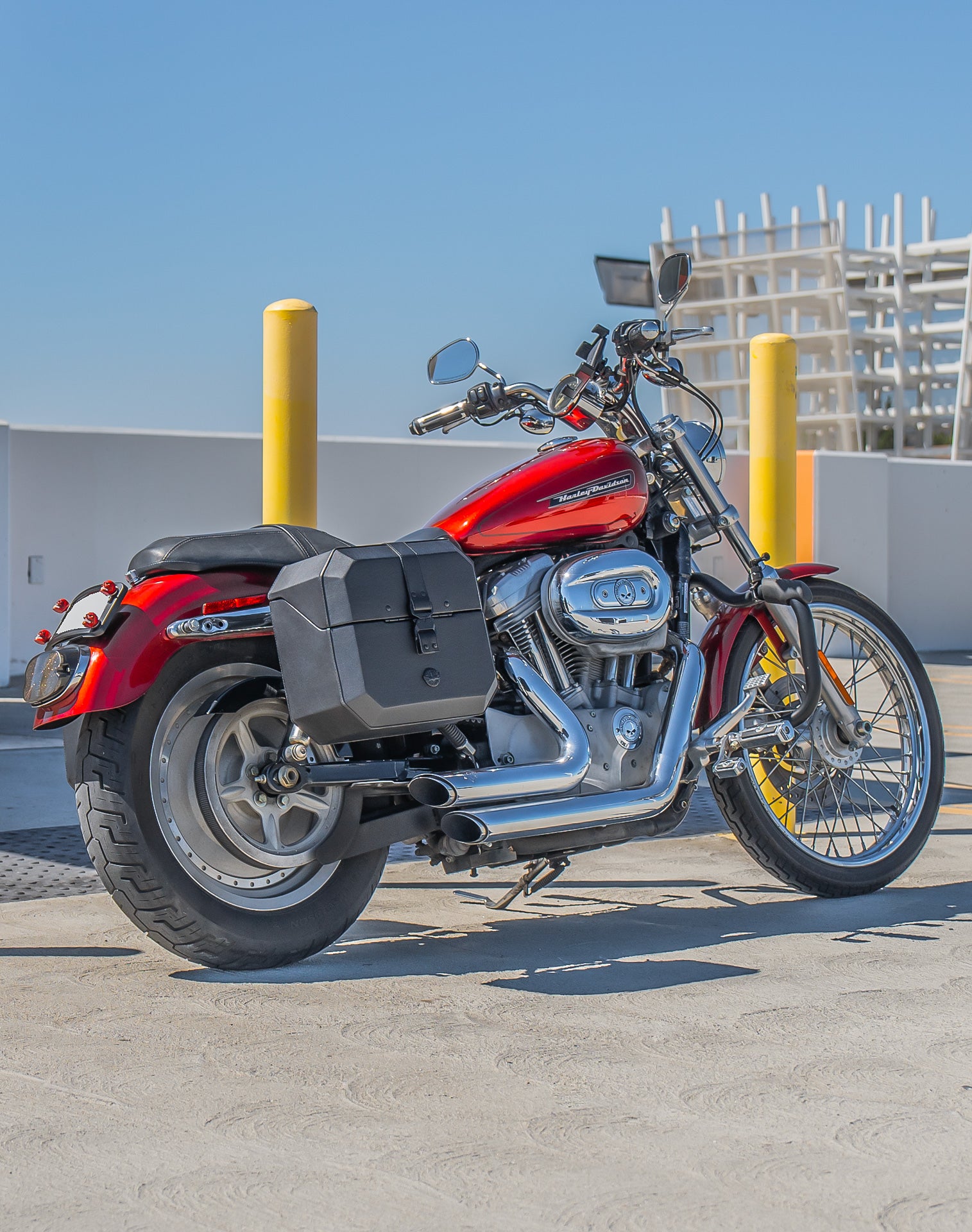 20L - Outlaw Quick-Mount Small Harley Sportster 883 Custom XL883C Leather Wrapped Hard Saddlebags Life Style 1