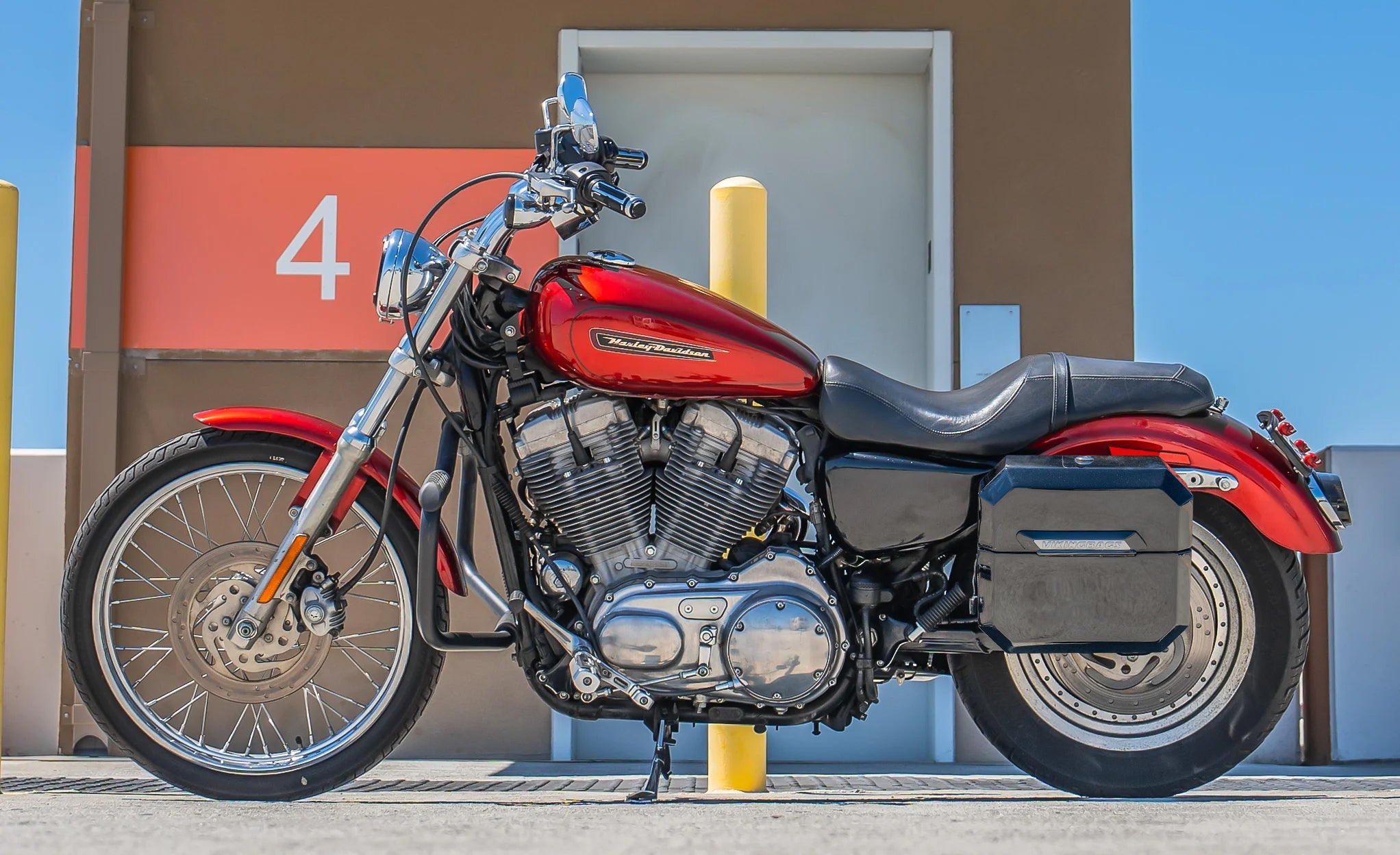 20L - Outlaw Quick-Mount Small Harley Sportster 883 Custom XL883C Painted Hard Saddlebags @expand