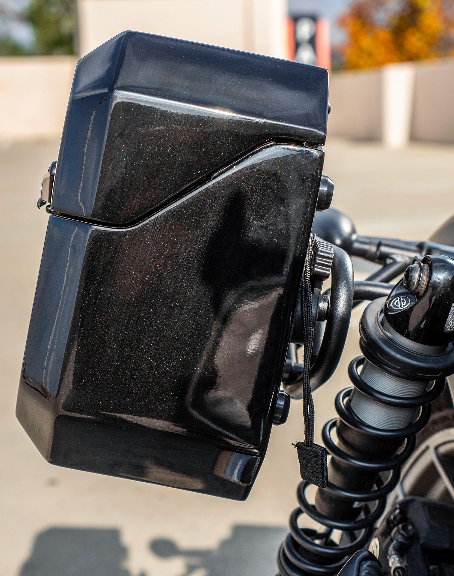 20L - Outlaw Quick-Mount Small Harley Sportster 883 Iron XL883N Painted Hard Saddlebags Lifestyle