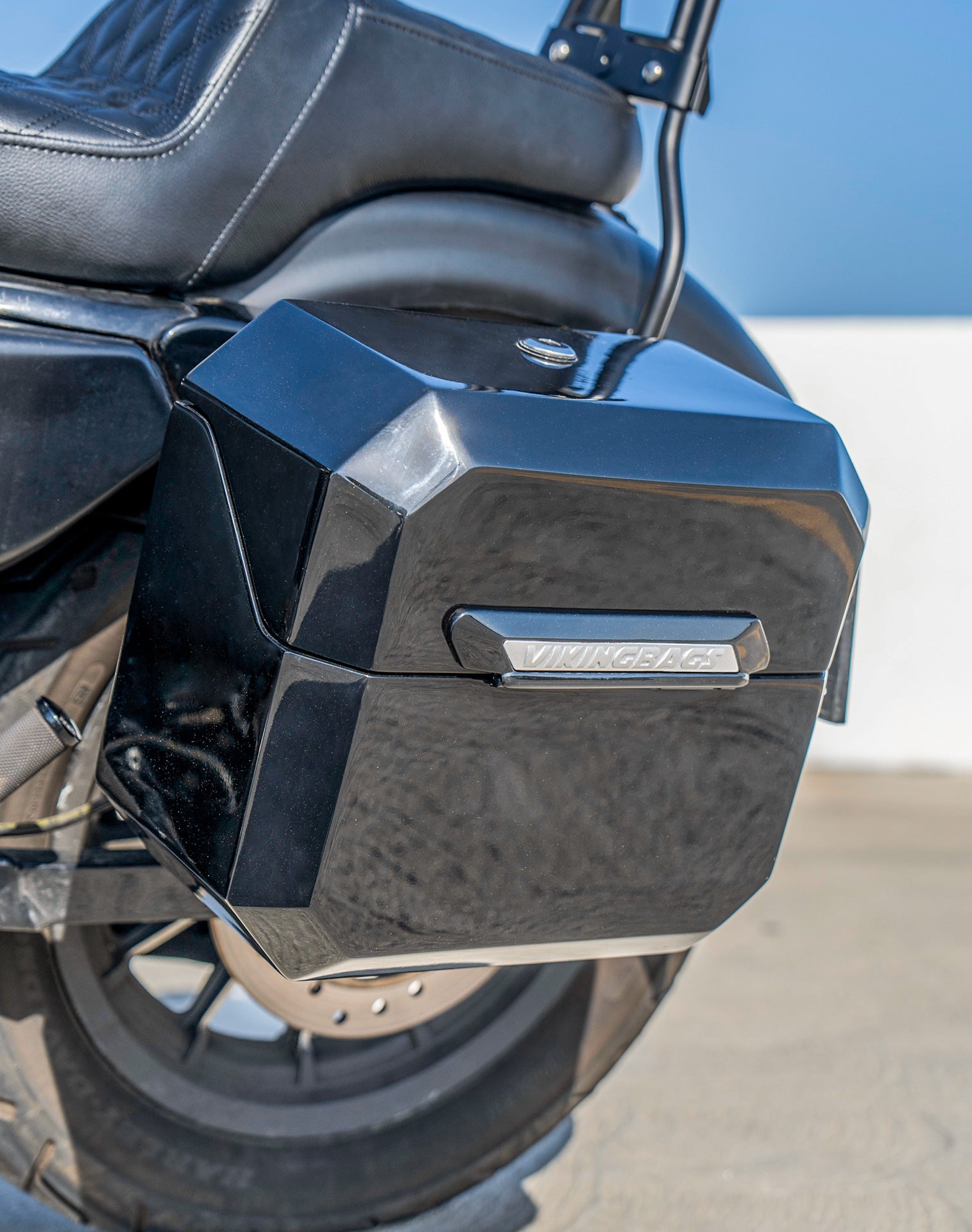 20L - Outlaw Quick-Mount Small Harley Sportster 883 Iron XL883N Painted Hard Saddlebags Lifestyle