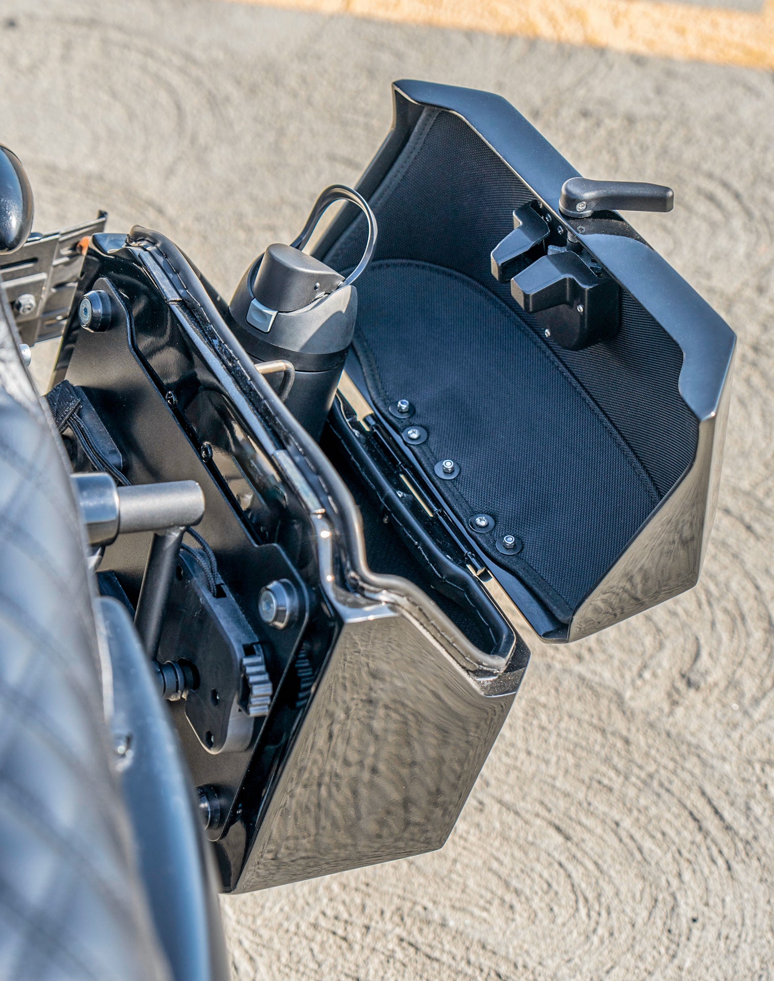 20L - Outlaw Quick-Mount Small Harley Sportster 883 Iron XL883N Painted Hard Saddlebags Lifestyle