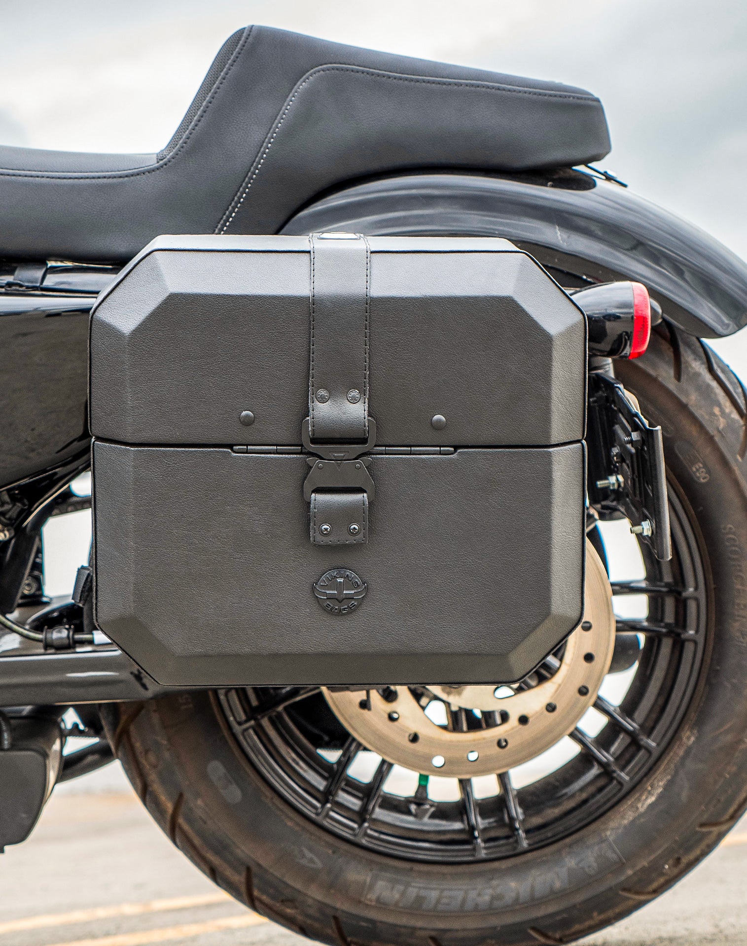 20L - Outlaw Quick-Mount Small Harley Sportster Forty Eight 48 Leather Wrapped Hard Saddlebags Life style 2
