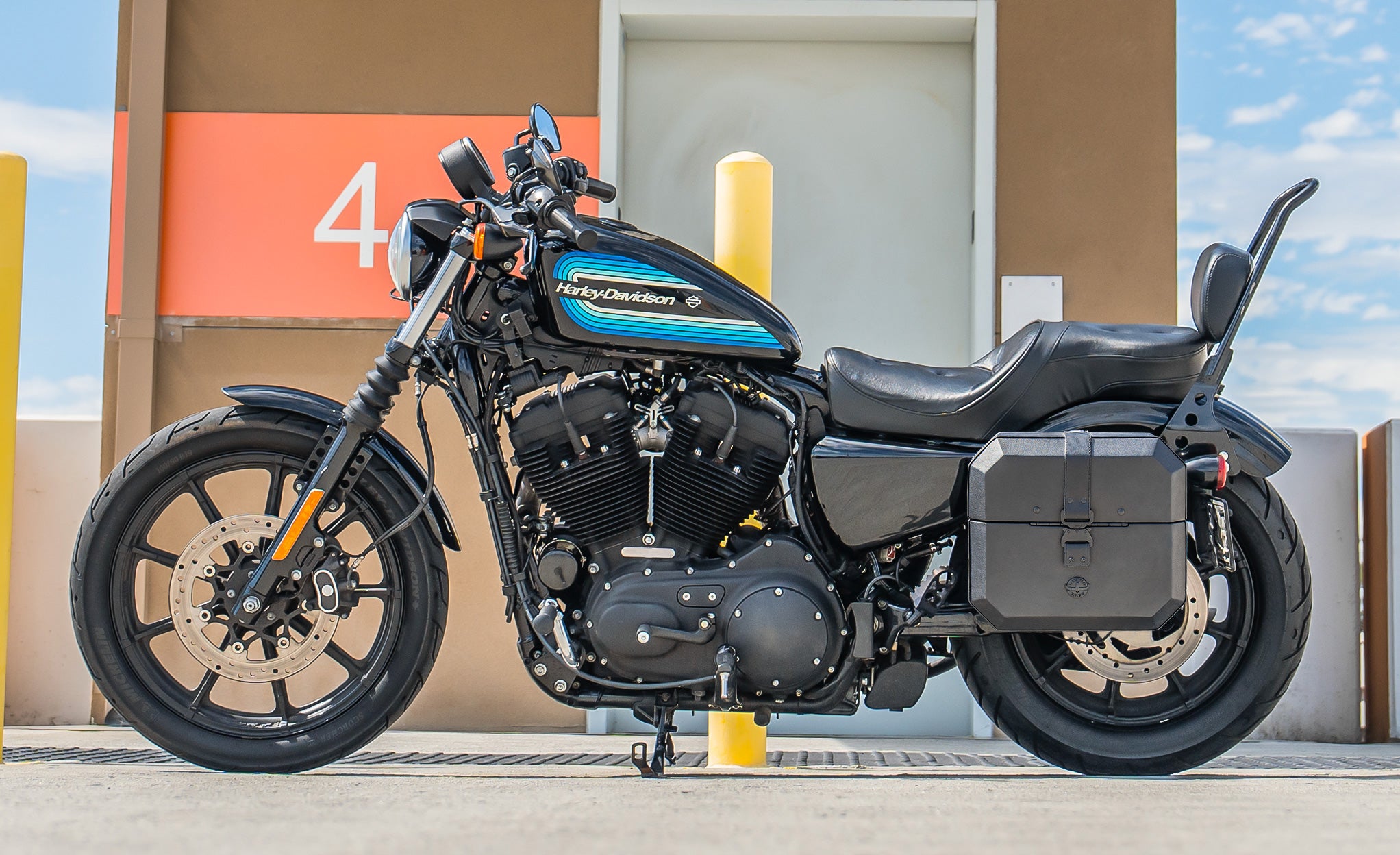 20L - Outlaw Quick-Mount Small Harley Sportster Iron 1200 Leather Wrapped Hard Saddlebags Lifestyle @expand