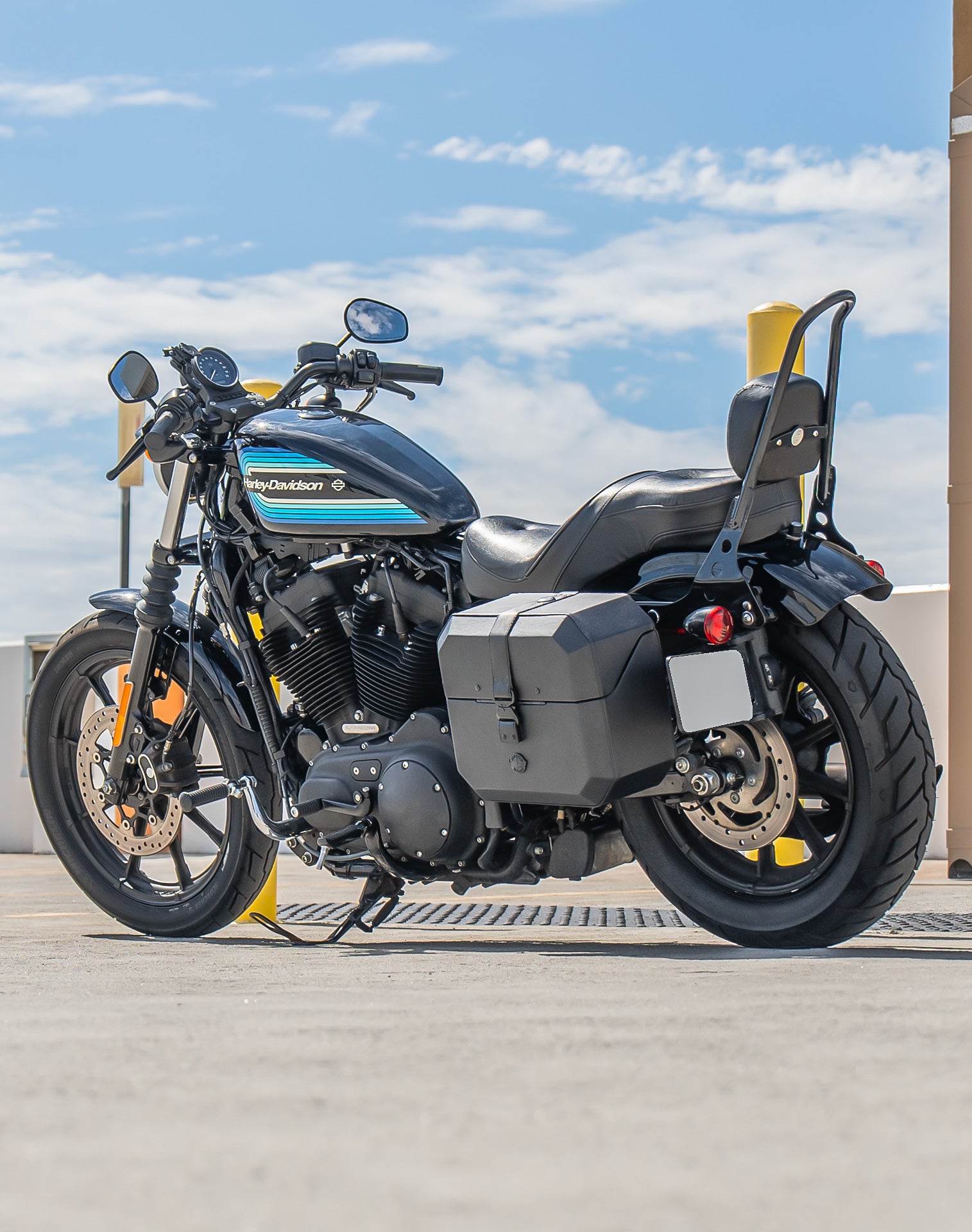 20L - Outlaw Quick-Mount Small Harley Sportster Iron 1200 Leather Wrapped Hard Saddlebags Lifestyle 1