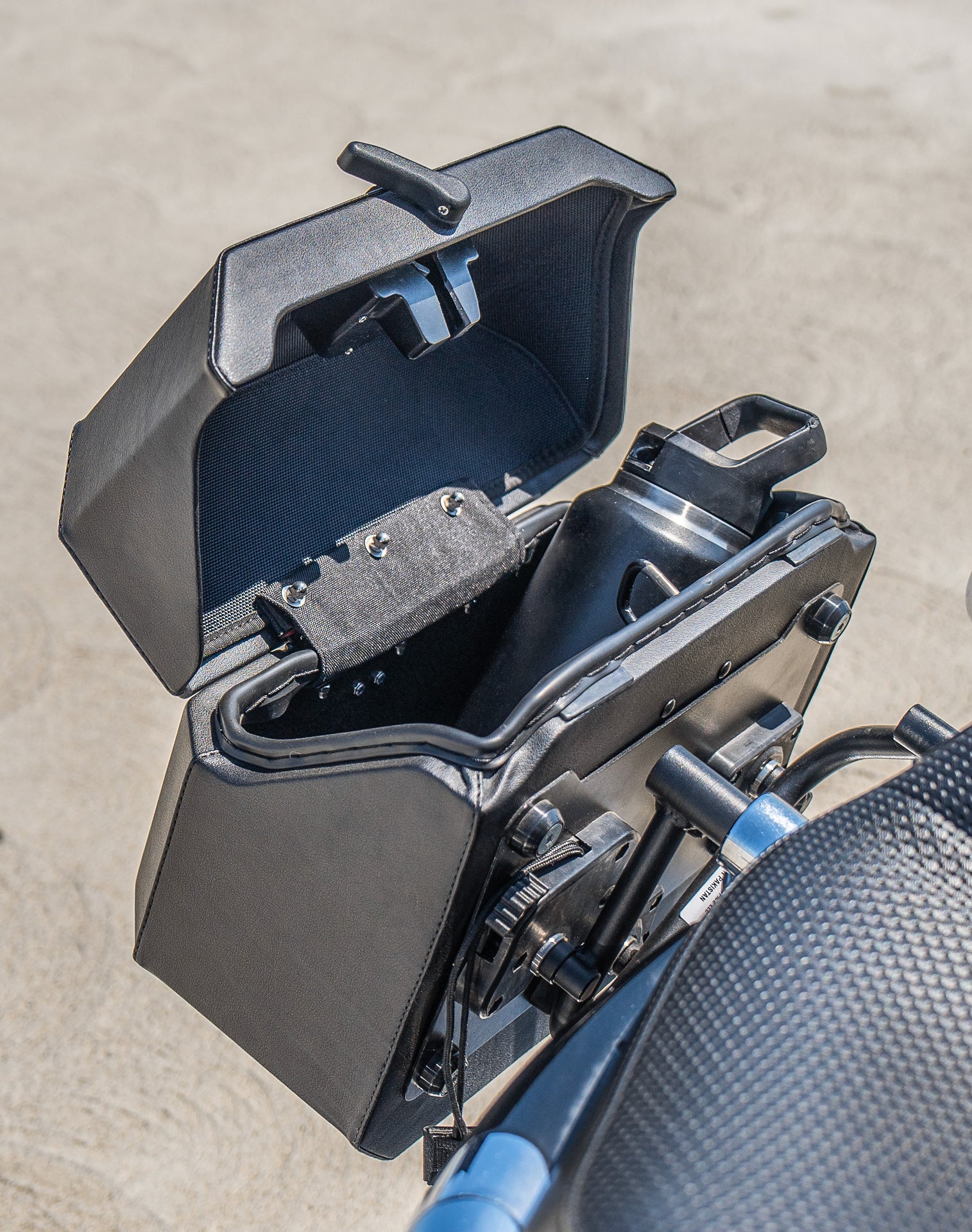 20L - Outlaw Quick-Mount Small Harley Sportster Seventy Two 72 Leather Wrapped Hard Saddlebags Life style 4