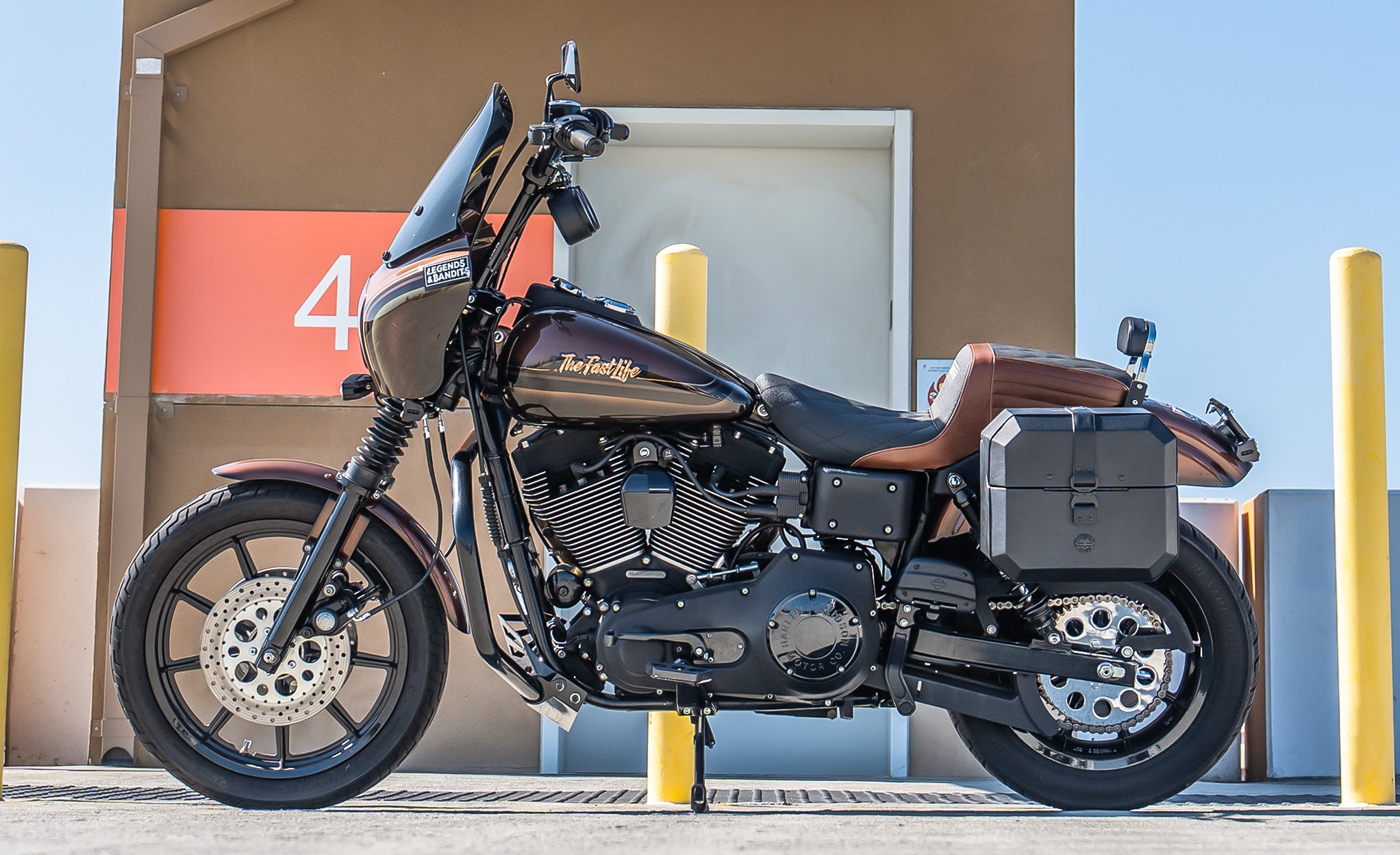 20L - Outlaw Quick-Mount Small Leather Wrapped Hard Saddlebags for Harley Dyna Super Glide Custom FXDC/I Lifestyle @expand