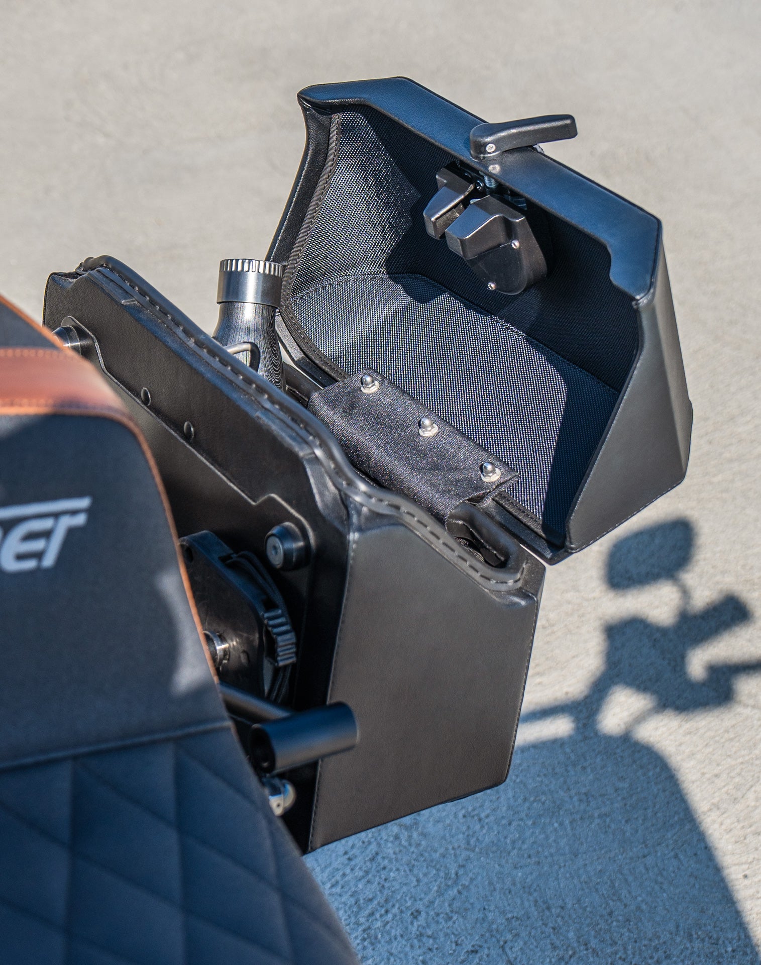 20L - Outlaw Quick-Mount Small Leather Wrapped Hard Saddlebags for Harley Dyna Super Glide Custom FXDC/I Lifestyle