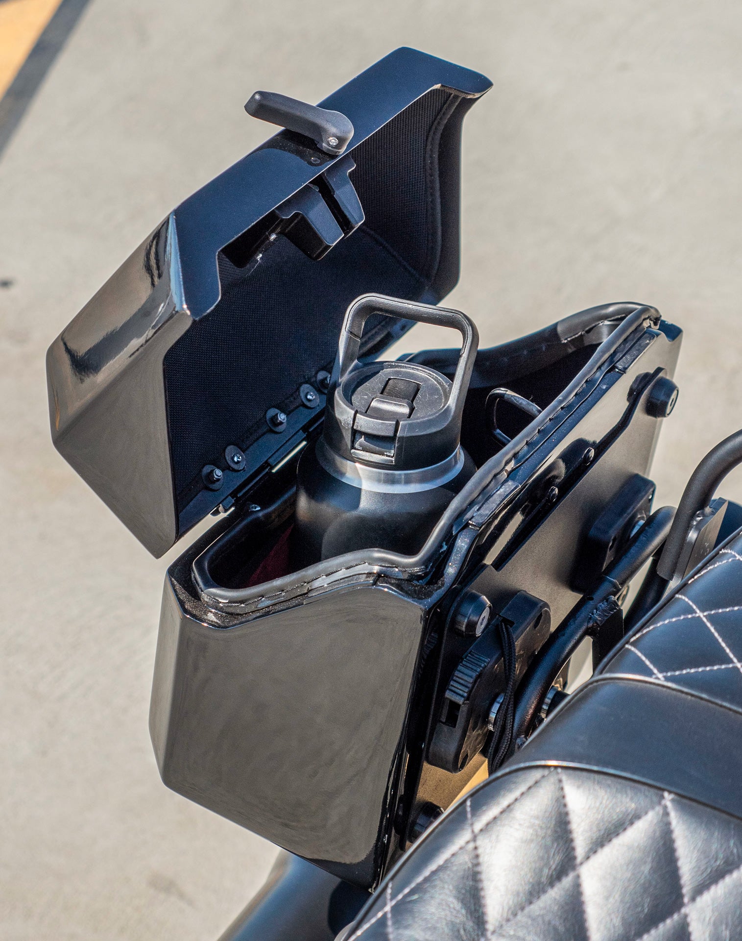 20L - Outlaw Quick-Mount Small Honda Rebel 1100 Painted Hard Saddlebags Life style 4