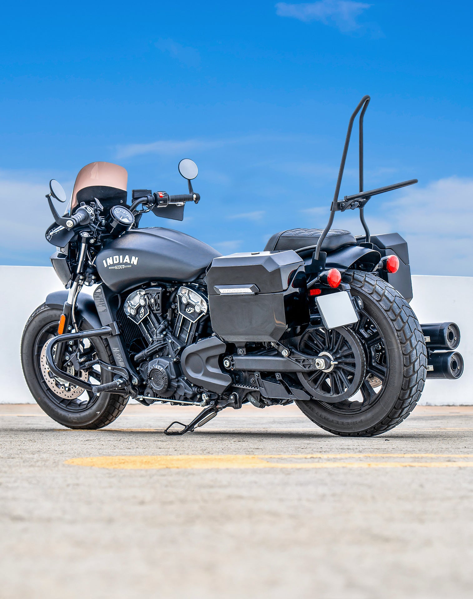 20L - Outlaw Quick-Mount Small Indian Scout Bobber Twenty Painted Hard Saddlebags Lifestyle